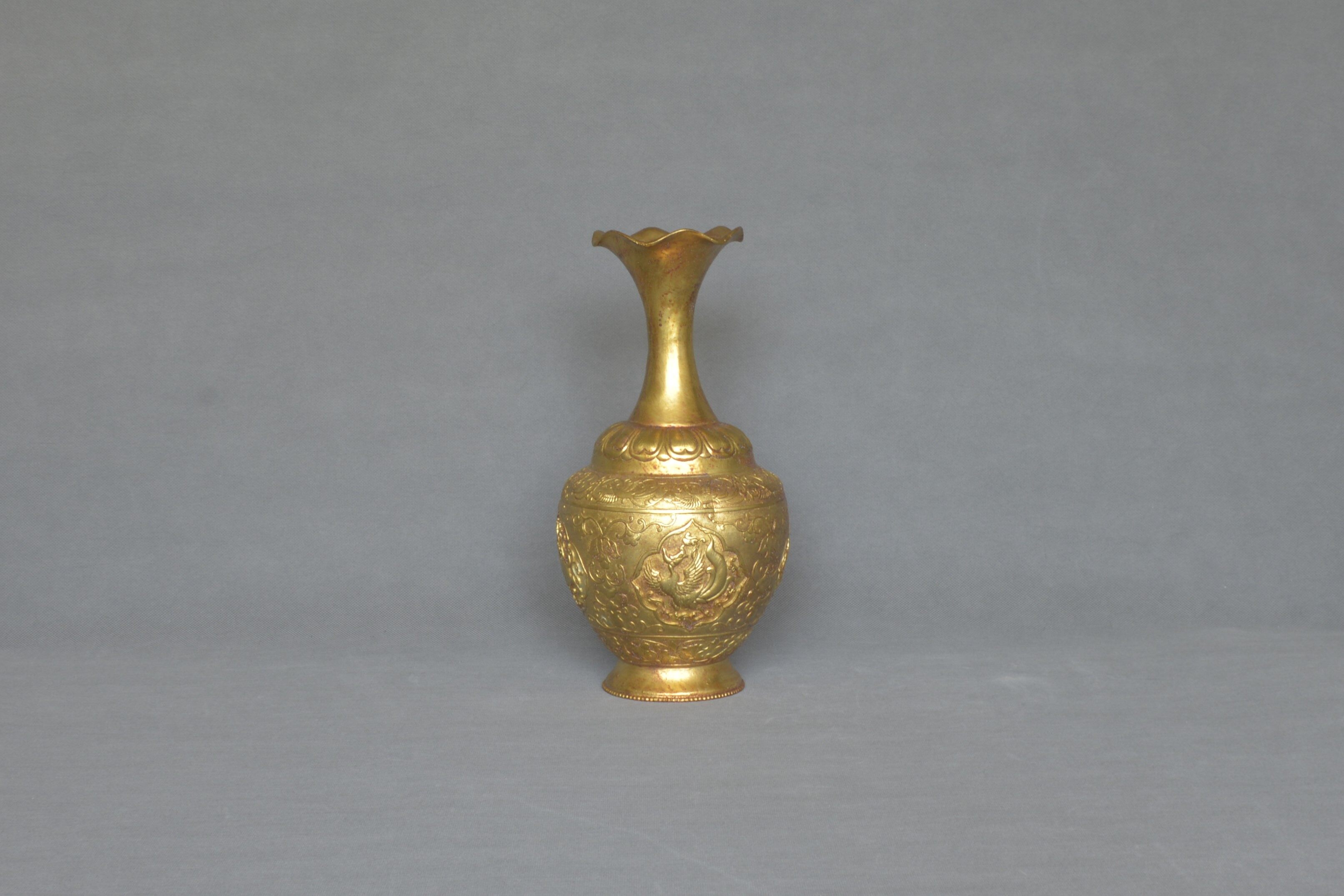 Gilt Chased Four Spiritual Beings Pattern Flared-Mouth Vase from the Zhenguan Era of the Tang Dynasty 27×13×8.5×9 cm - 4