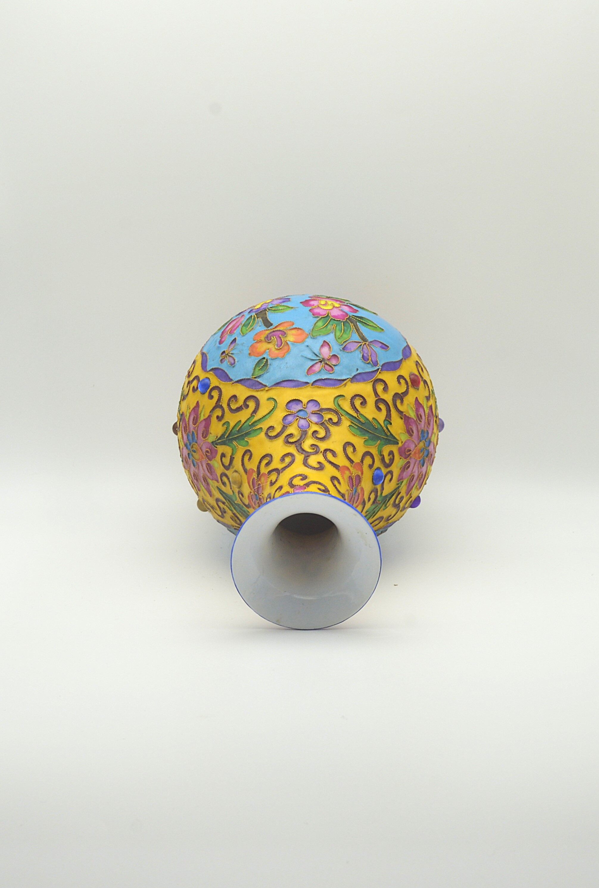 A cloisonné enamel vase with floral motifs on porcelain, in the style of the Chenghua period, Ming Dynasty 23.5×13×6.3×7.5cm - 3