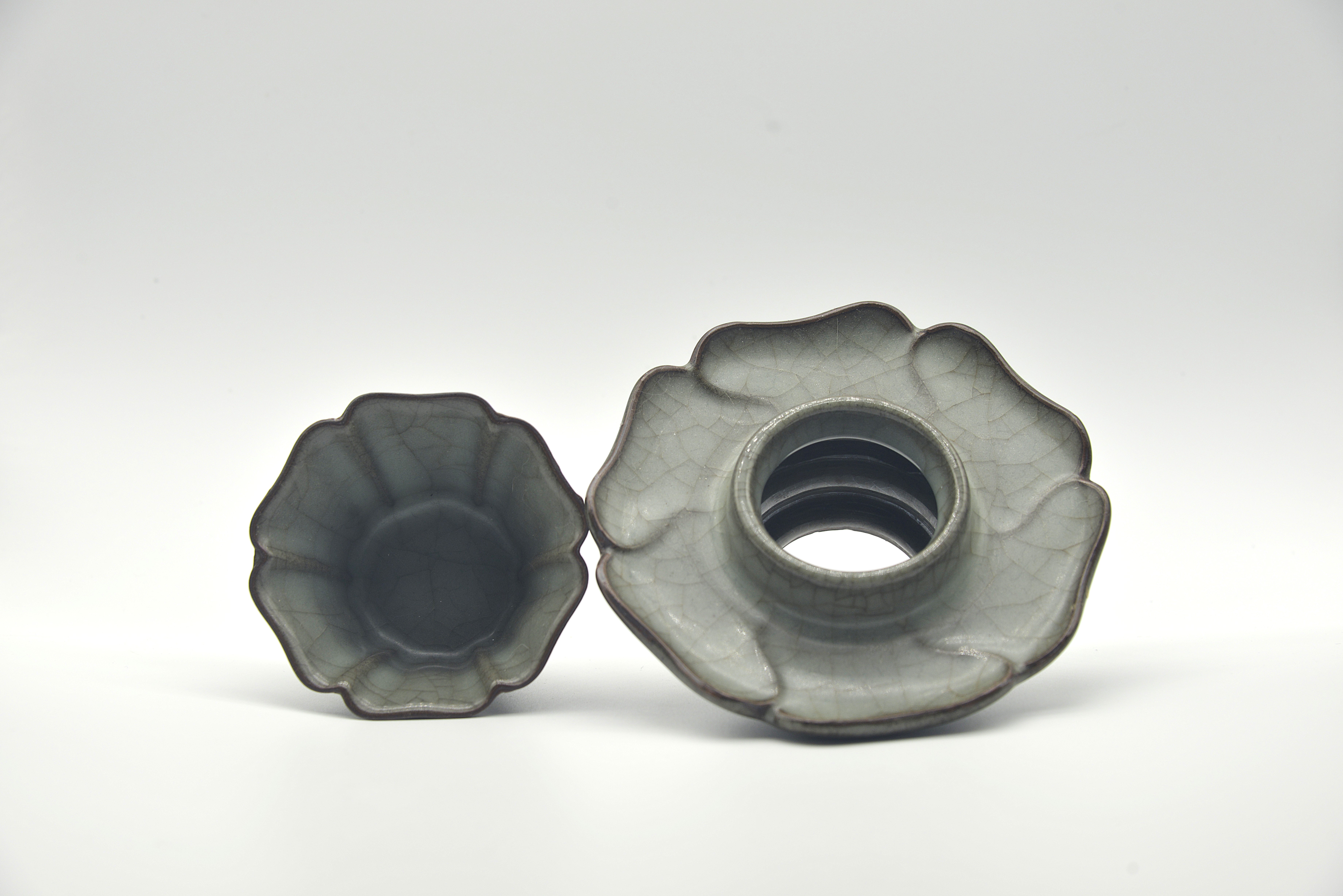 Official Kiln Crackled Flower-Rim Tea Bowl Set: Height 10.5cm, Cup Height 5.5 cm, Rim Diameter 8 cm. Base Height 6 cm, Diameter 12.5cm, Bottom Diameter 5.3 cm - 5