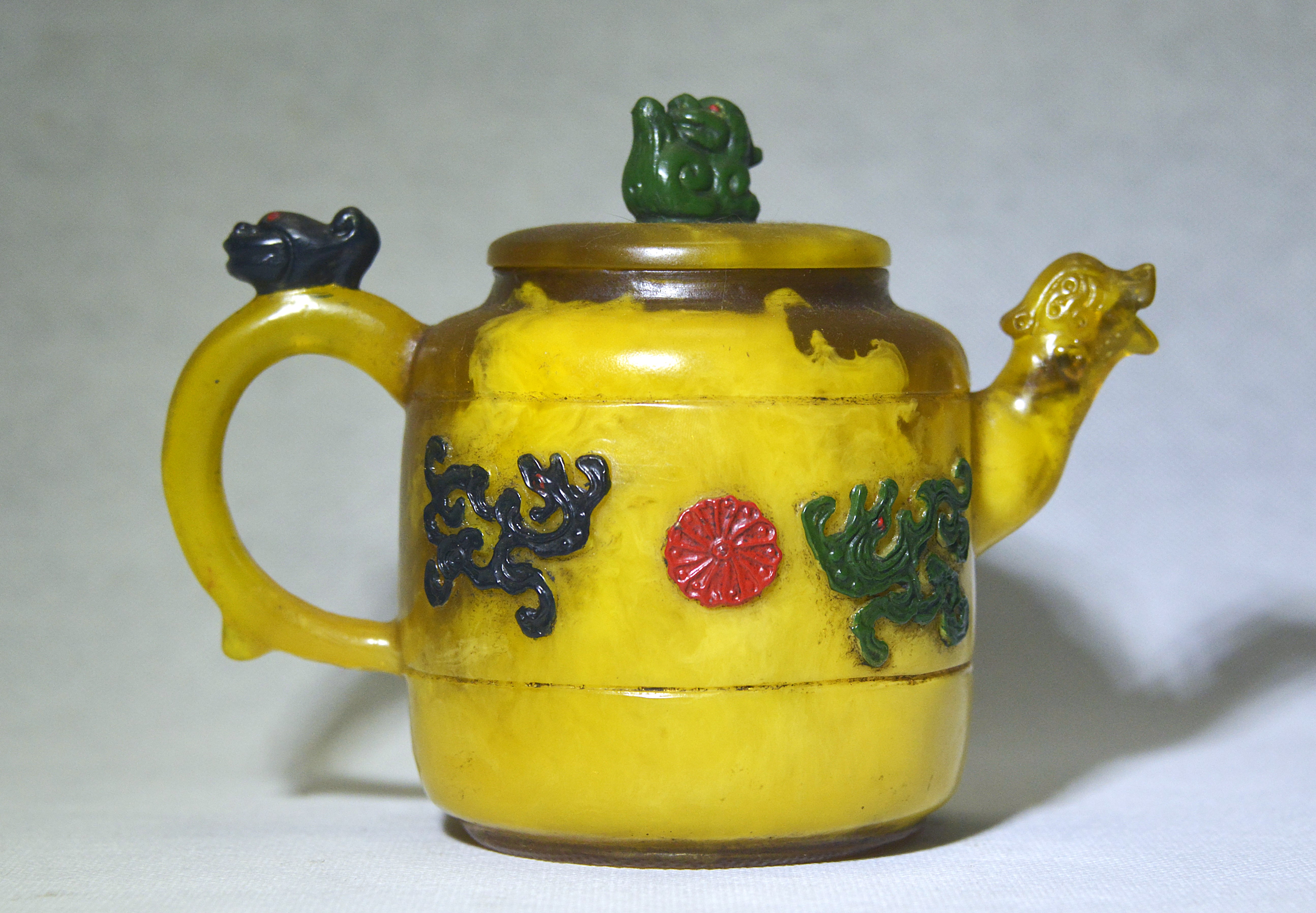 Amber Relief Dragon, Phoenix, and Auspicious Beast Knob with Phoenix-Headed Spout 18.5×13.5×1 cm - 2