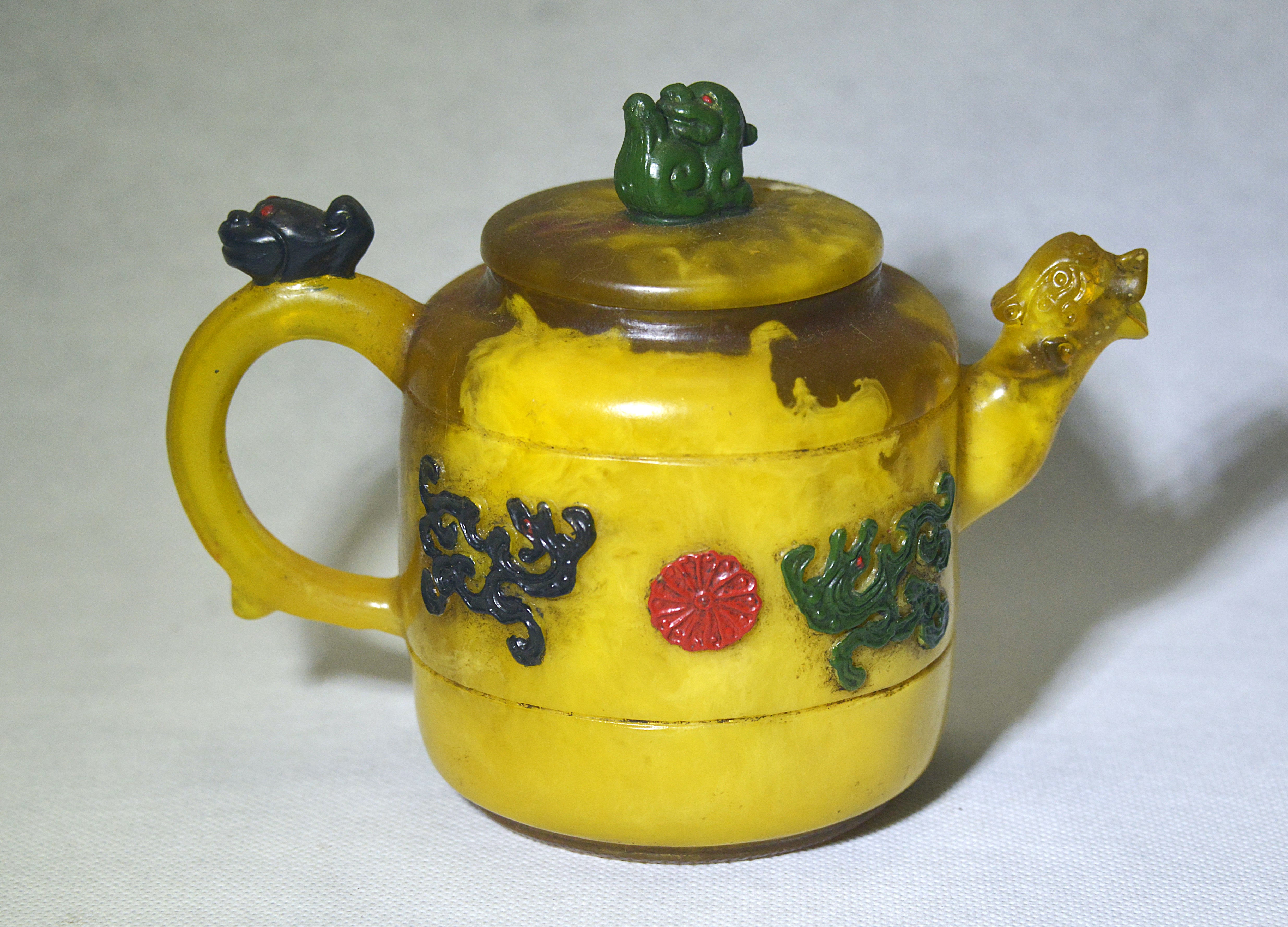 Amber Relief Dragon, Phoenix, and Auspicious Beast Knob with Phoenix-Headed Spout 18.5×13.5×1 cm - 3