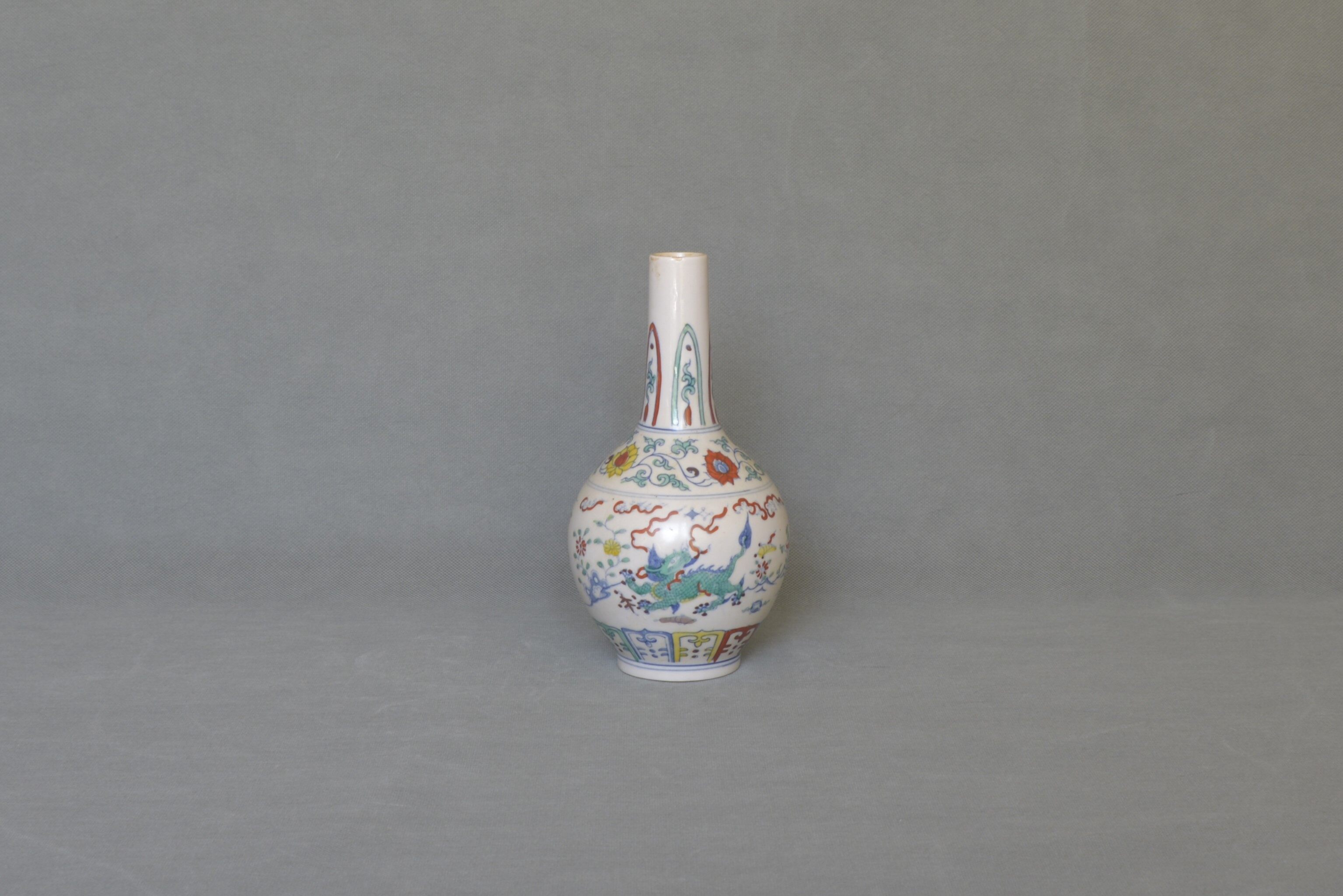Ming Chenghua Doucai Dragon-pattern Long-necked Celestial Ball Vase 21×11×6×2.8 cm