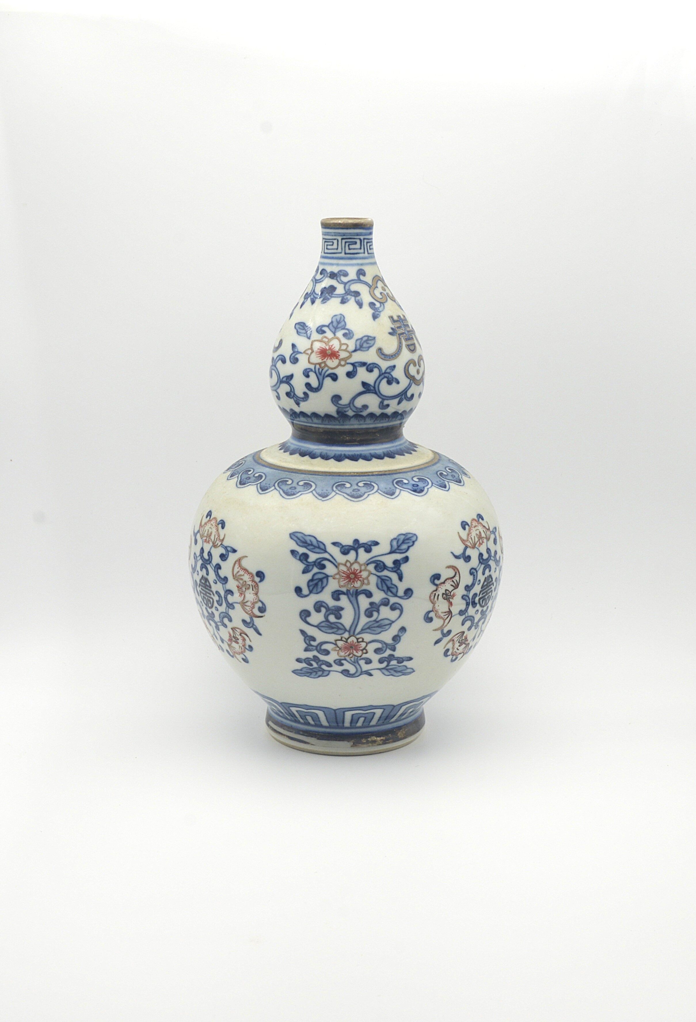 Blue-and-white, gold-trimmed, iron-red "Five Blessings Embracing Longevity" Gourd Vase – Height 25cm, Body Diameter 16cm, Rim Diameter 2.3cm, Base Diameter 7.5cm - 2