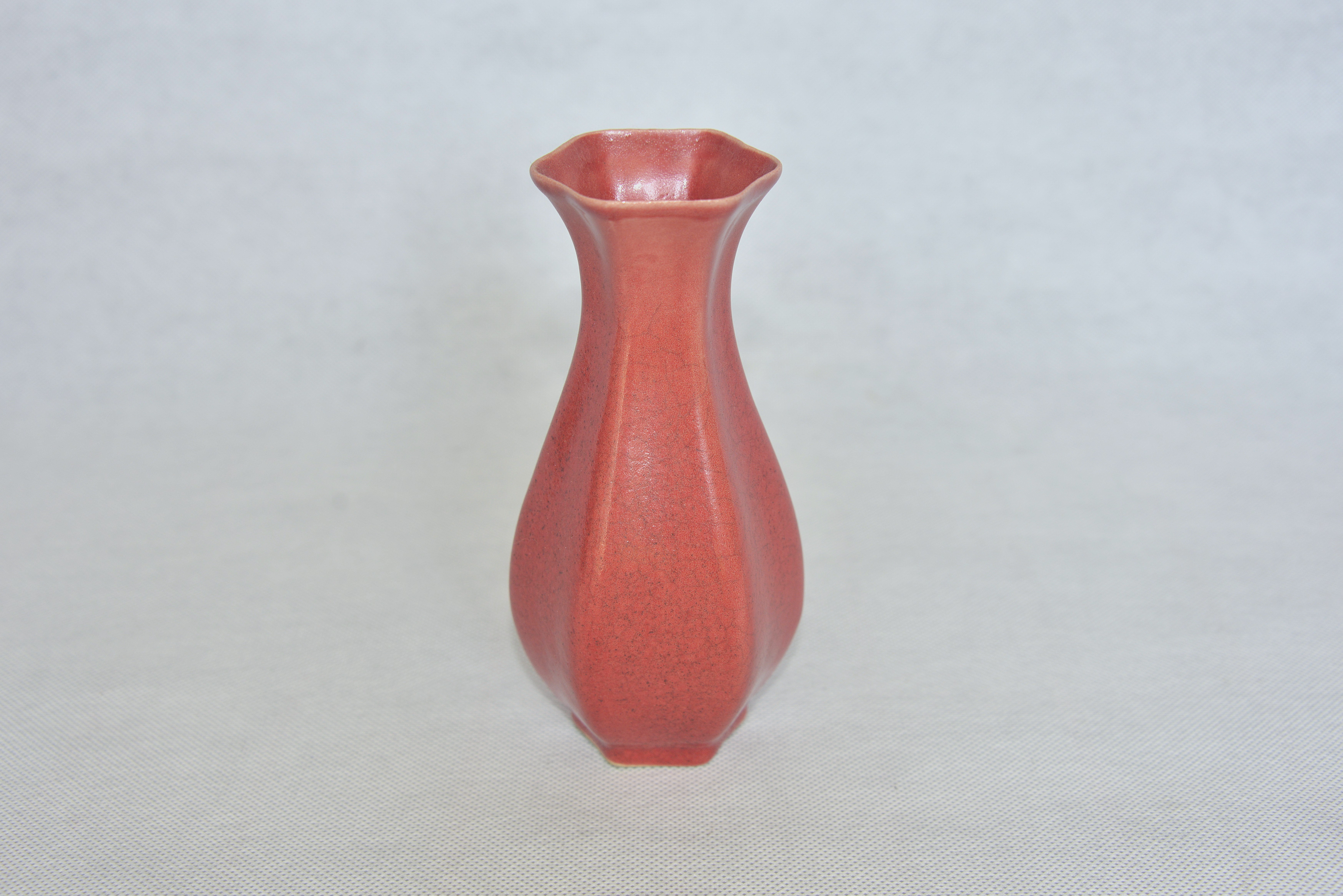 Red-glazed hexagonal vase (Chai mark) 17×9×4.5×6 cm