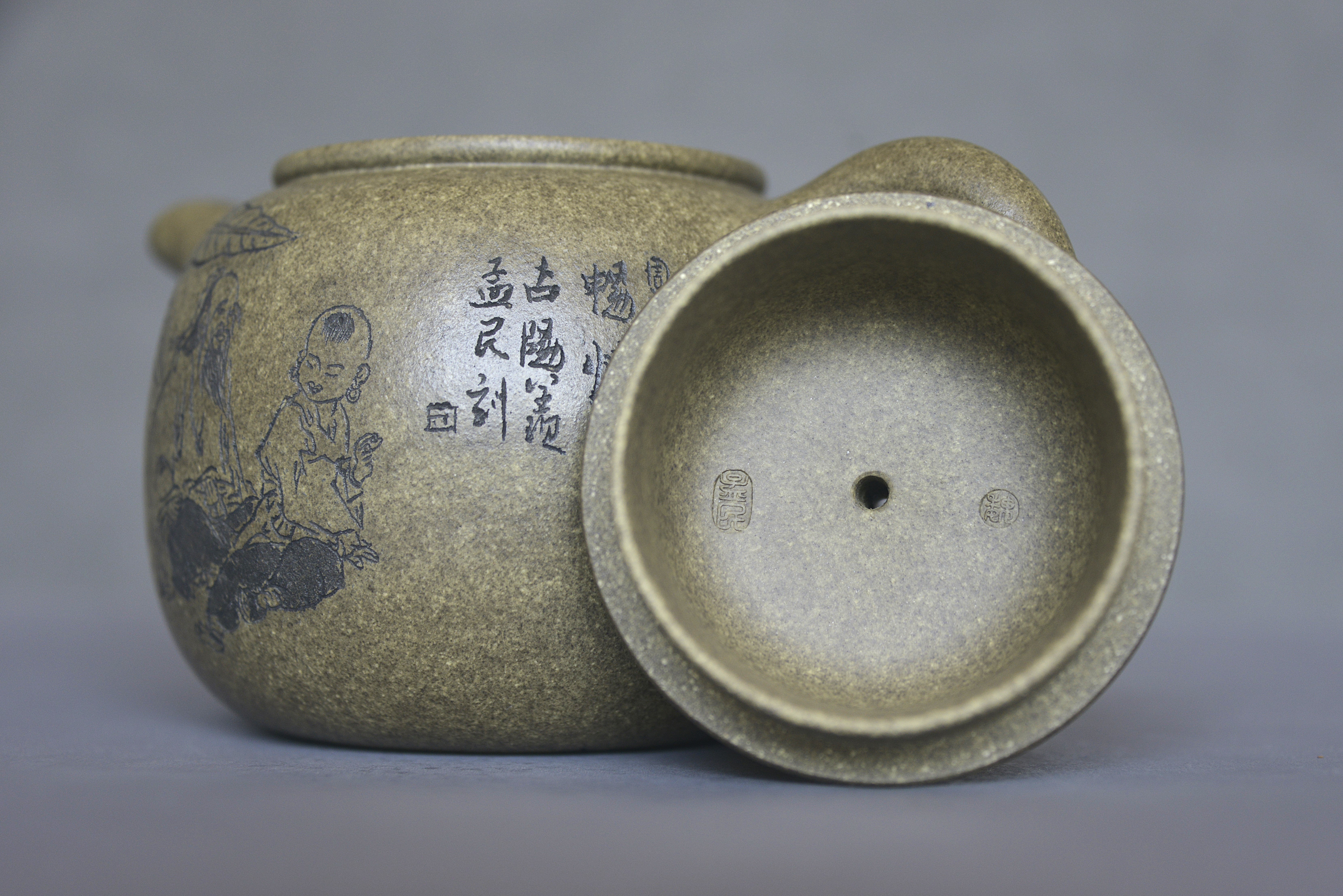 魏孟民（乐陶居）制 青段砂论道刻绘圆珠壶（1956 年国际陶艺研讨会纪念）  400cc - 5