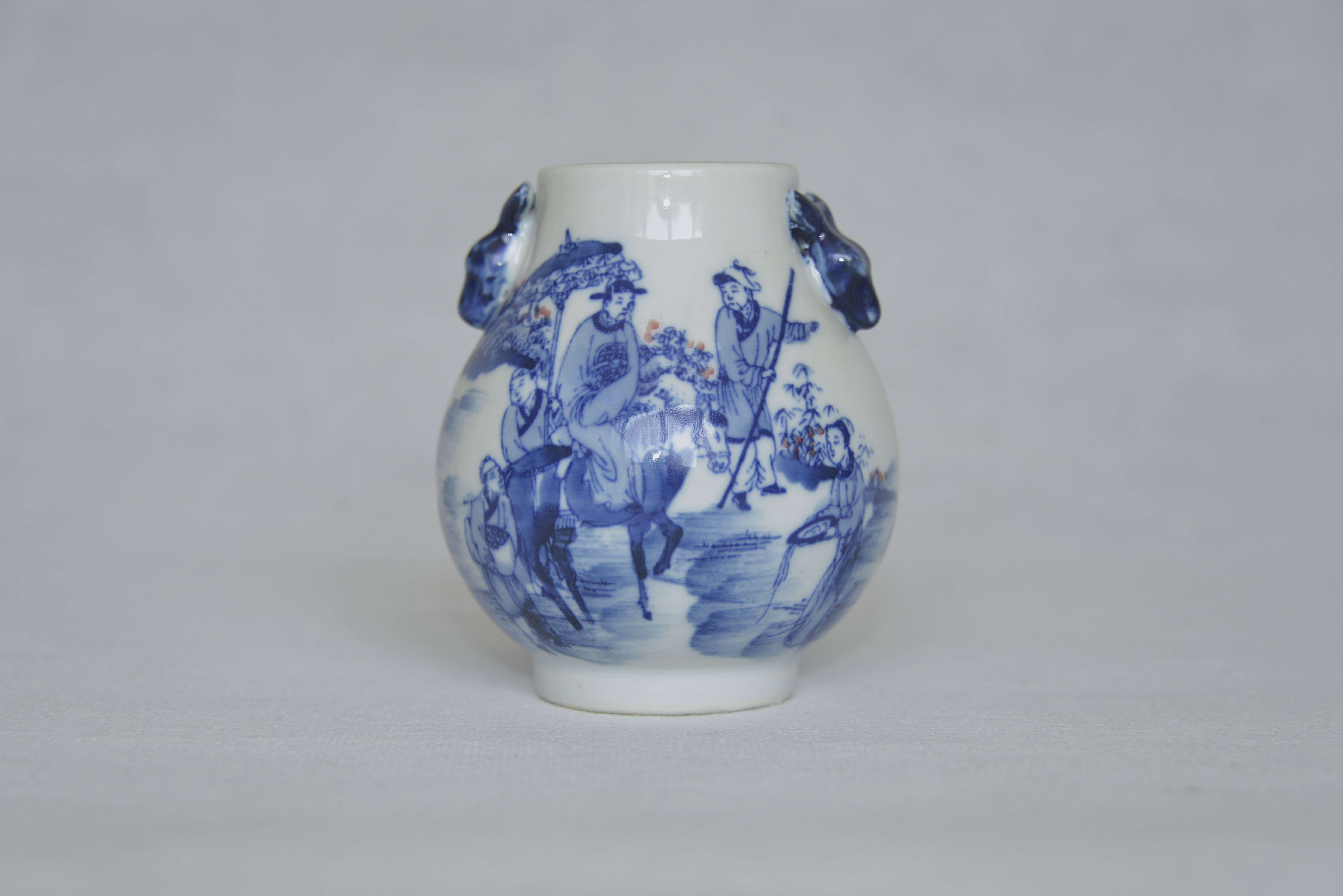 Blue and White Figure Story Deer-Head Small Vase (Leaf Design) 10×9×5×5cm