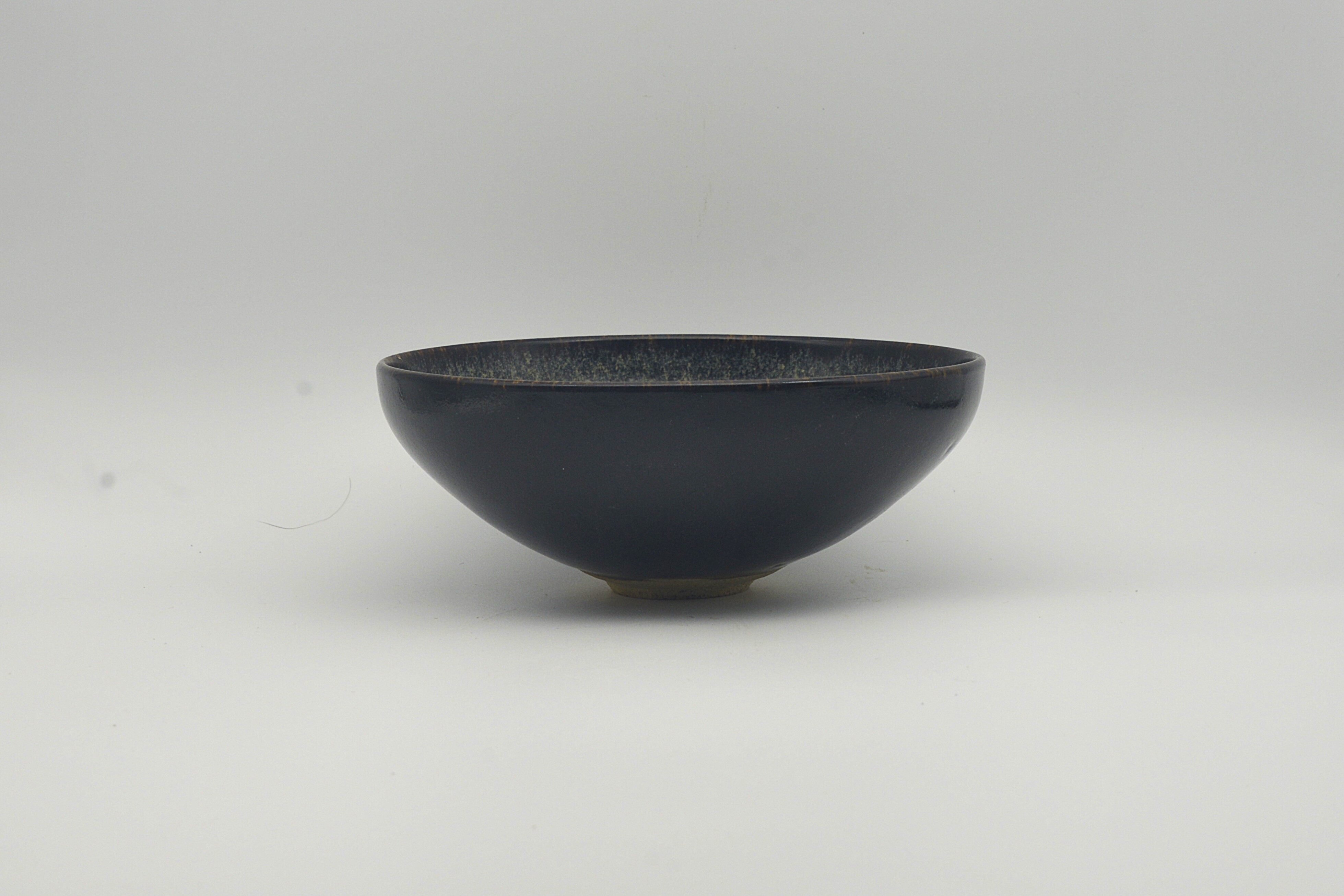 Dilong Tea Bowl with Gold-Dusted Black Glaze and Fu Character Pattern 5×15×3.5cm