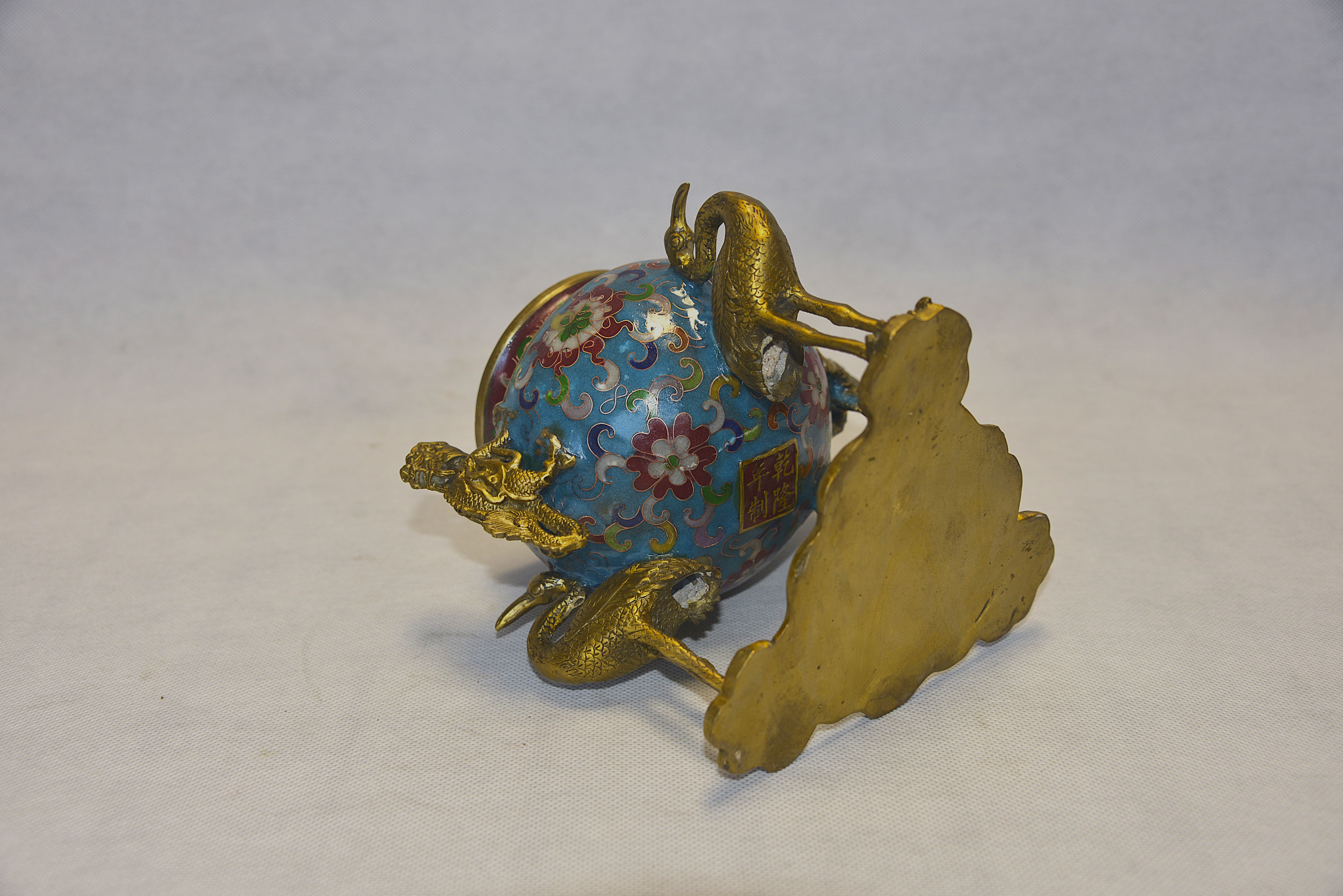 铜鎏金掐丝珐琅缠枝莲纹双龙耳三鹤足熏炉  22×18×9.5×10cm - 3