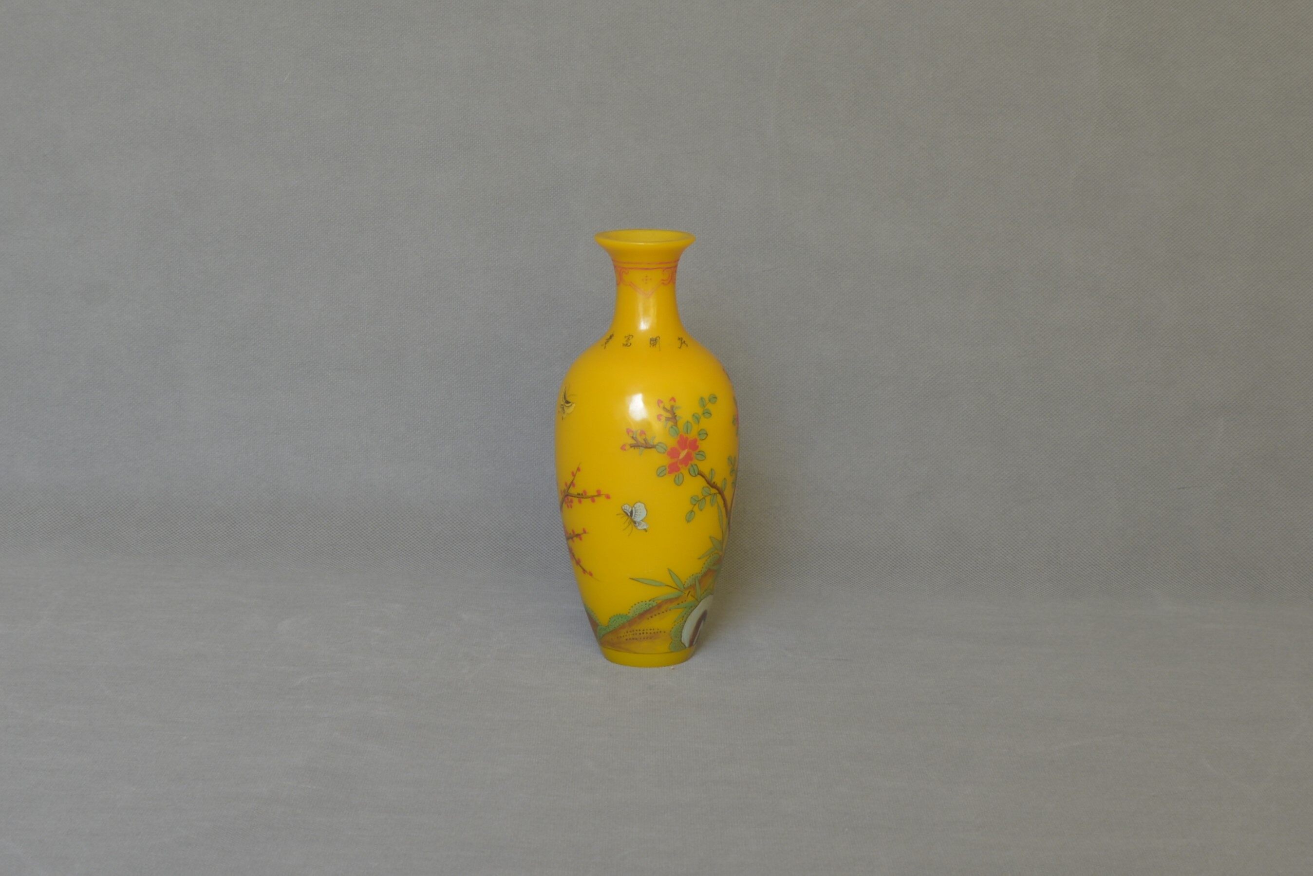鸡油黄料胎珐琅彩花开富贵锦鸡图瓶  19.5×8.5×4.3×4cm - 4