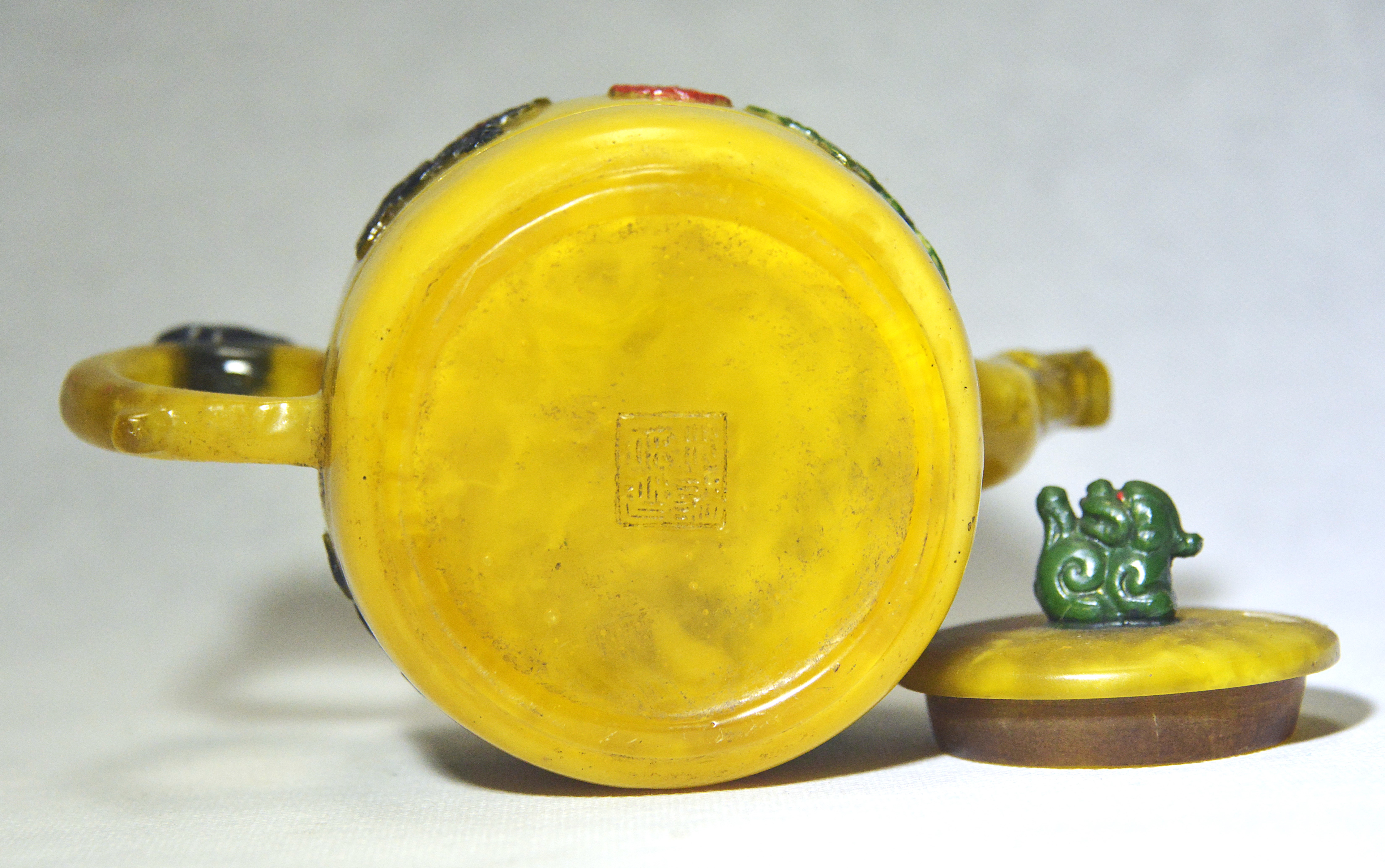 Amber Relief Dragon, Phoenix, and Auspicious Beast Knob with Phoenix-Headed Spout 18.5×13.5×1 cm - 4