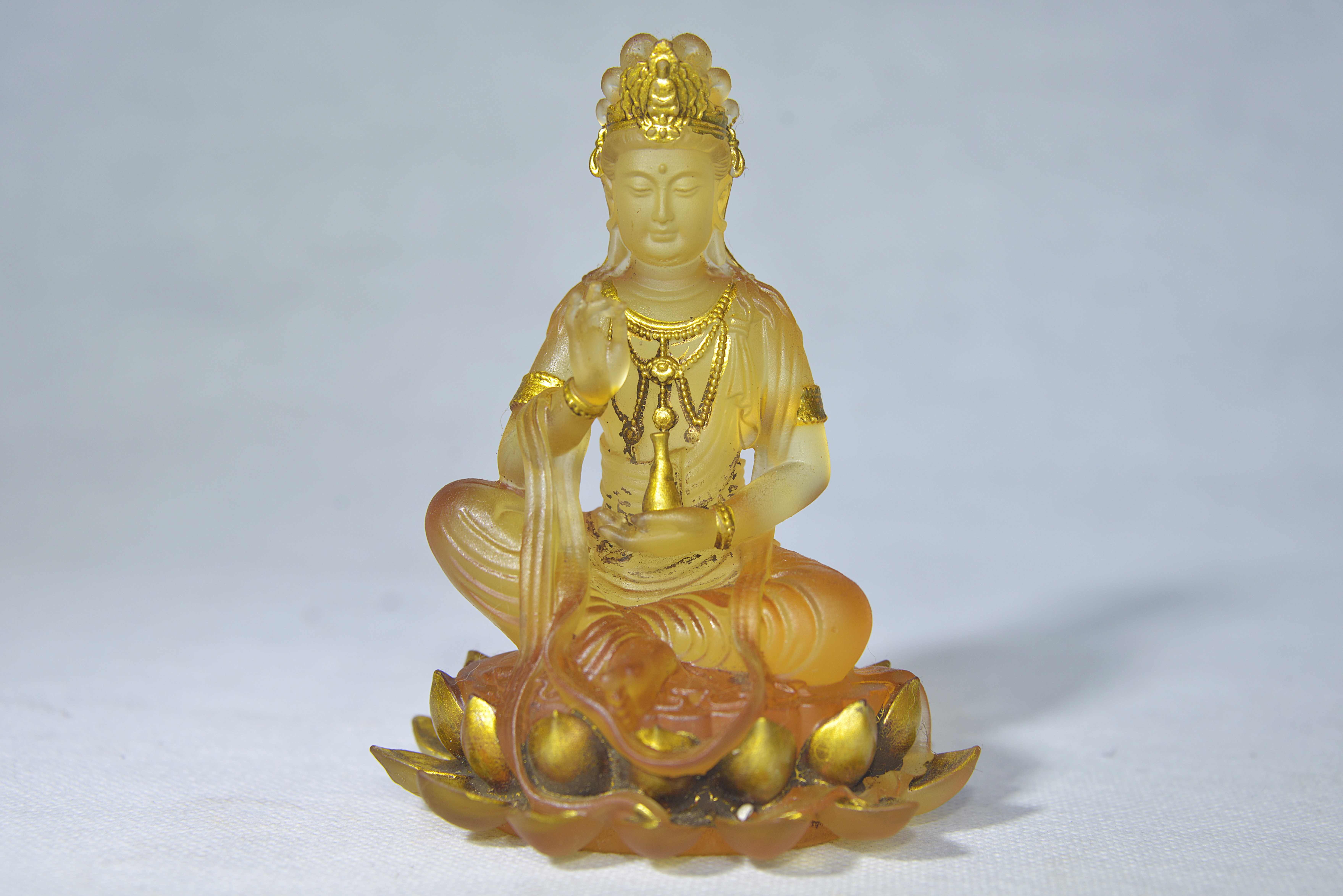 Ancient Glass Gilded Lotus Base Vase with Guanyin Bodhisattva Statue 13.5×9×8cm