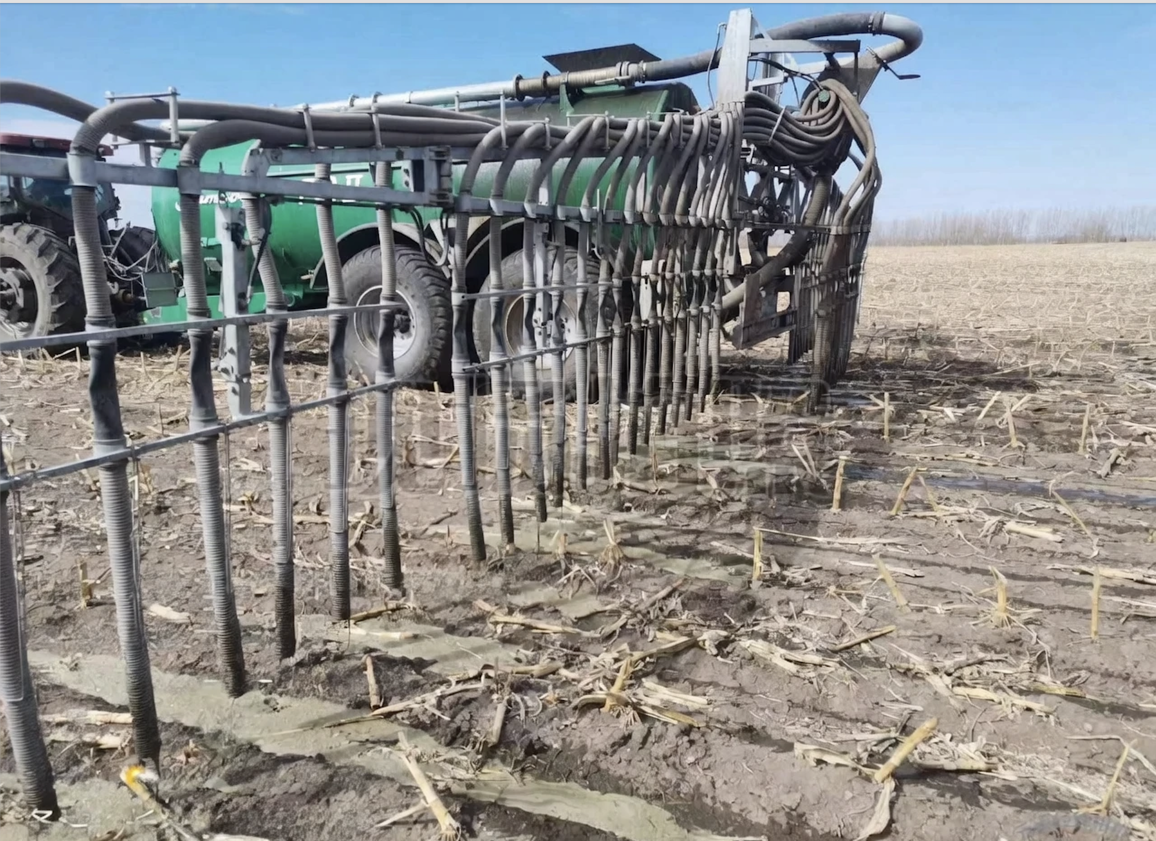 Manure deep placement equipment in field operation