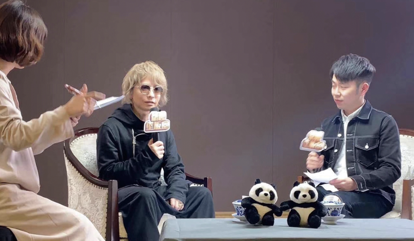 安排帝京日语老师为 HYDE 翻译