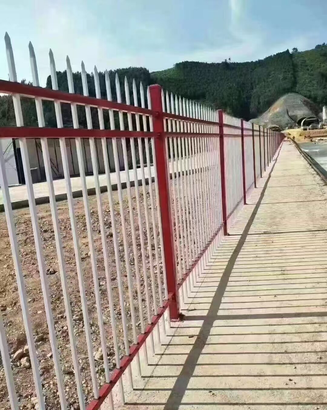 Red-White Safety Barrier Steel Fence - Steel steel fence red for industrial commercial residential