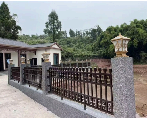 Privacy Fences - Durable aluminum privacy fence for residential and commercial fencing
