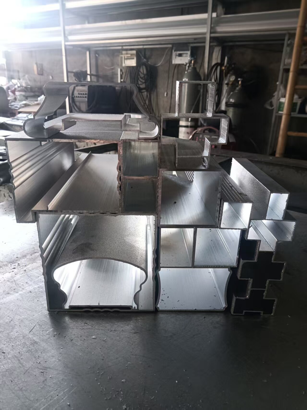 aluminum profile cutting process - image 3