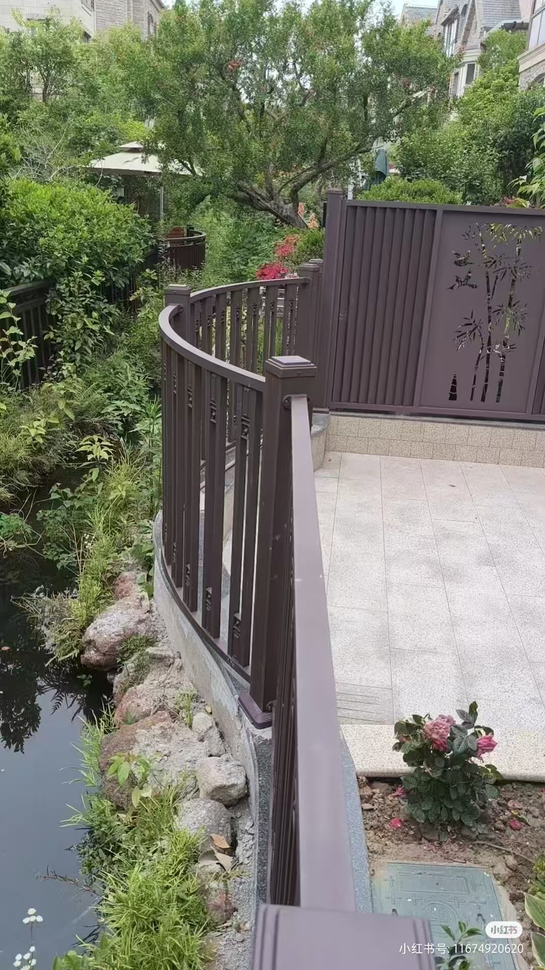 Aluminiowe balustrady z pionowymi listwami 6063-T5 na taras dachowy, nowoczesna bariera, projekt w Polsce