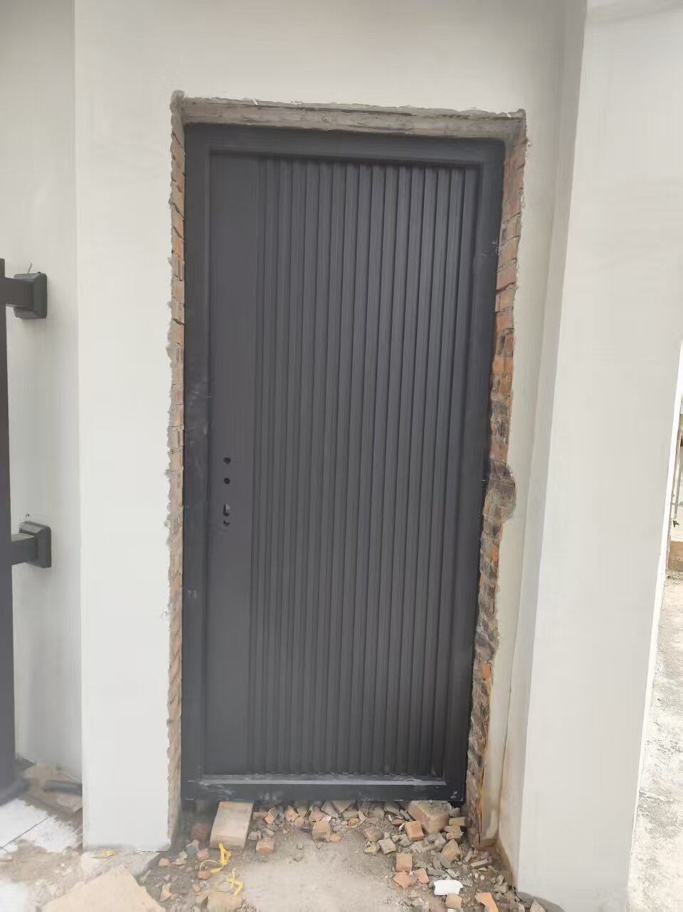 Brama aluminiowa 6063-T5 dla willi, nowoczesna brama ogrodowa z wzorami dekoracyjnymi, pogodoodporna konstrukcja dla ogrodów i działek mieszkalnych