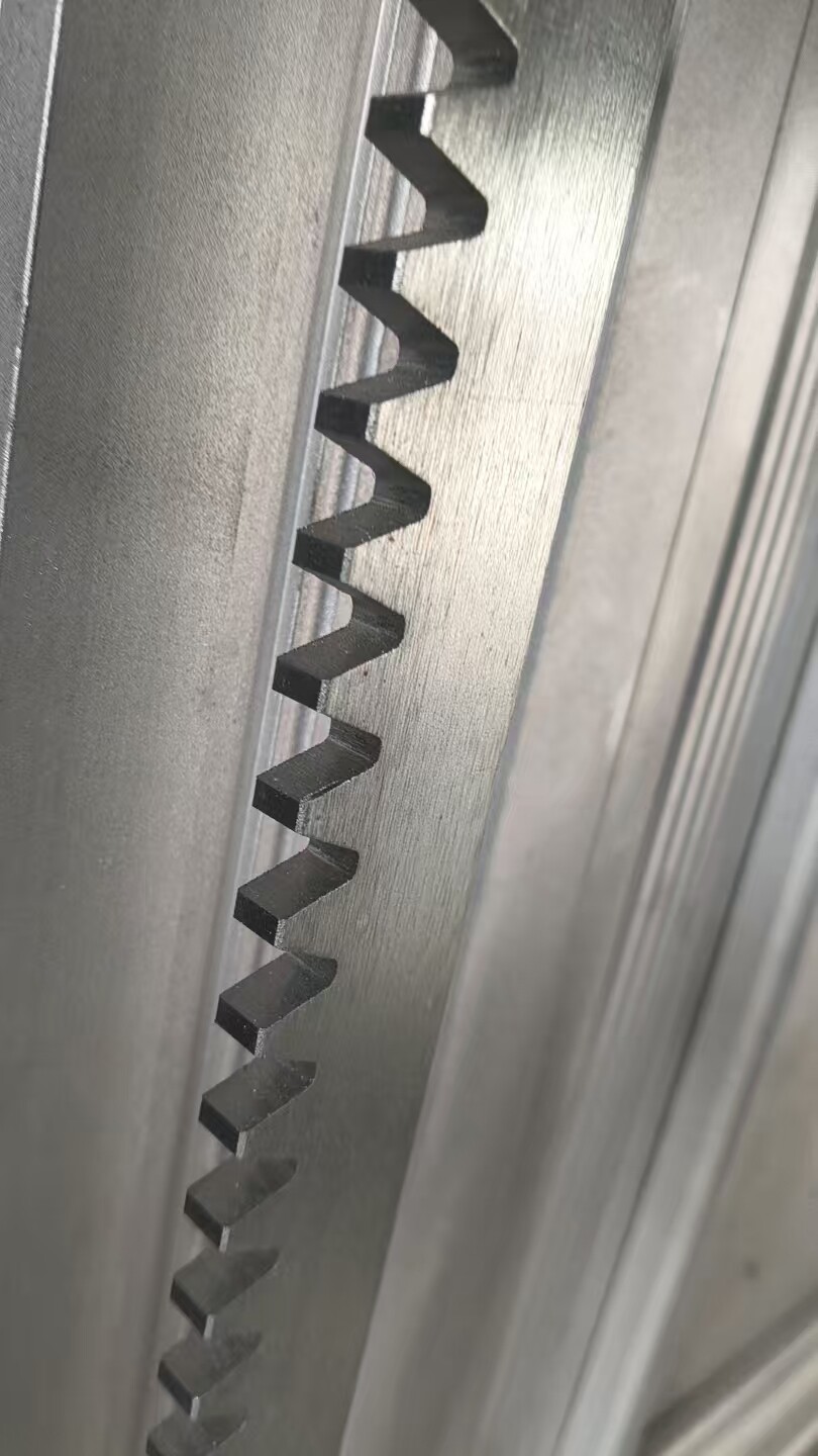aluminum fence hardware installation - handle installation