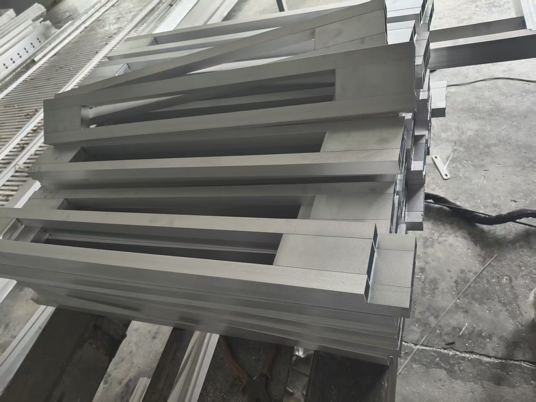 aluminum profile cutting process - image 11