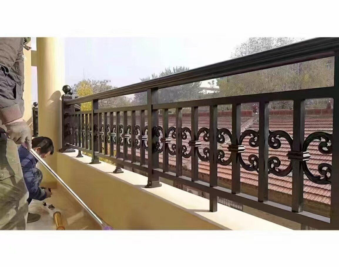 Aluminiowe ozdobne balustrady z medalionem 6063-T5, luksusowa posiadłość, premium panel, projekt w Polsce