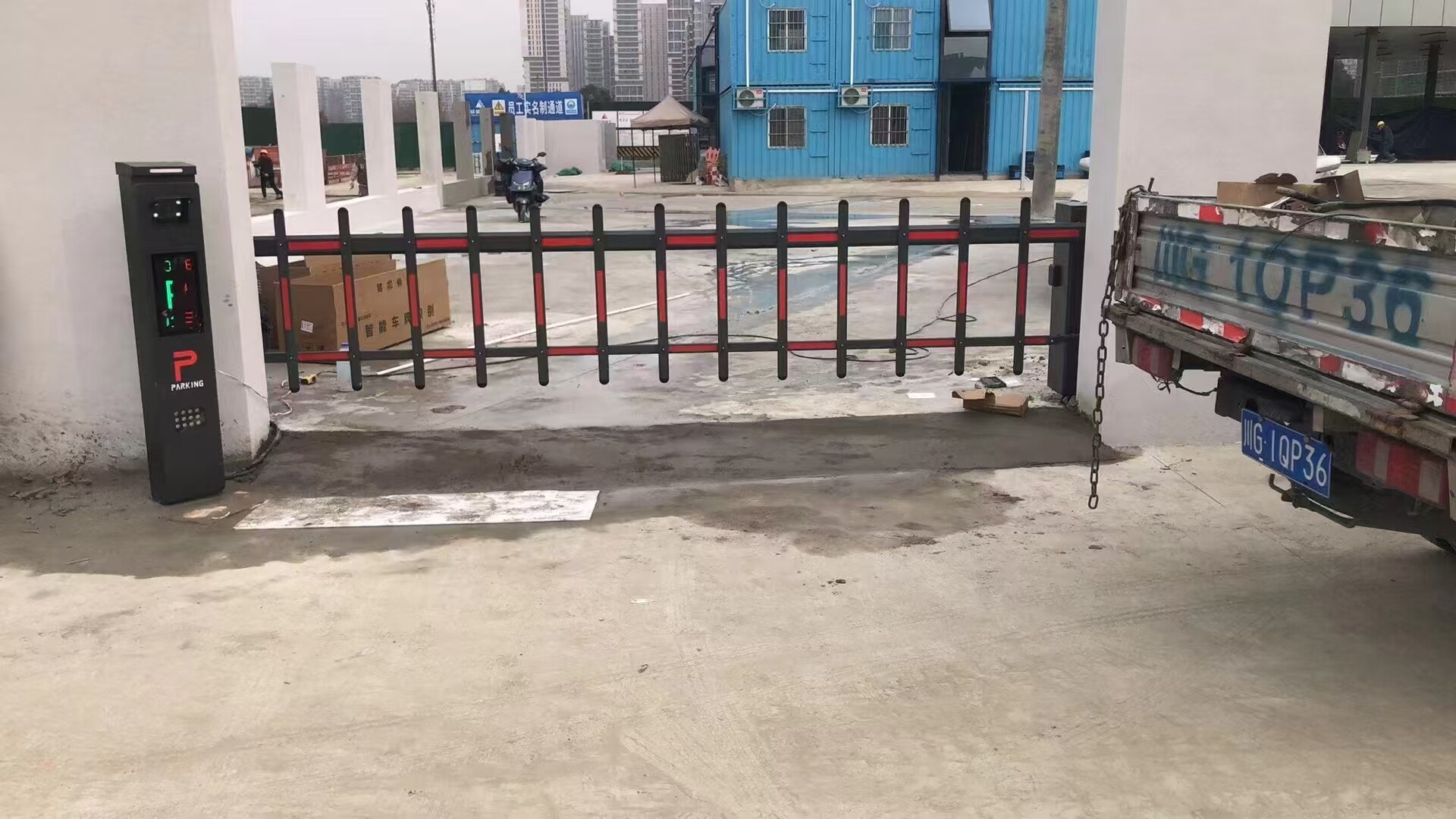 Residential Barrier Gate Installation - Electric barrier gate install for factory residential commercial