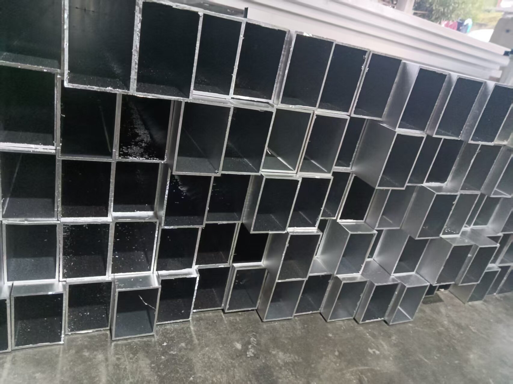 aluminum profile cutting process - image 1