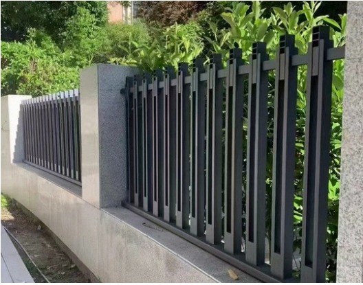 Modern Fences - Durable aluminum modern fence for residential and commercial fencing