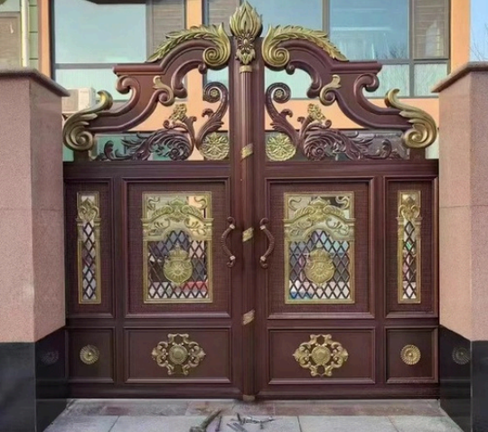 Custom Gates - Custom aluminum custom gate for residential and commercial properties