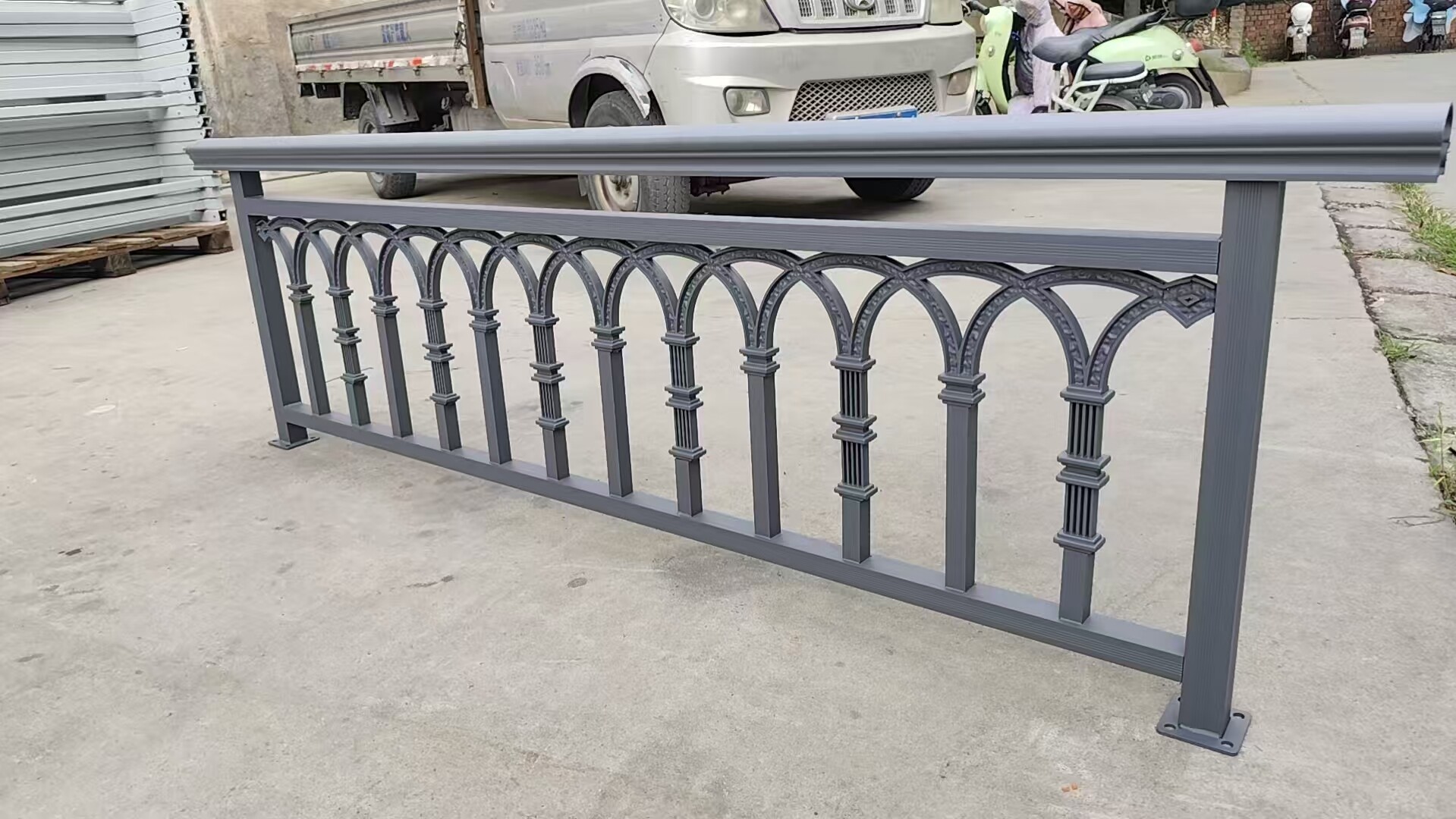 Aluminiowe gotyckie łukowe balustrady 6063-T5 dla ganku, klasyczny design, projekt w Polsce