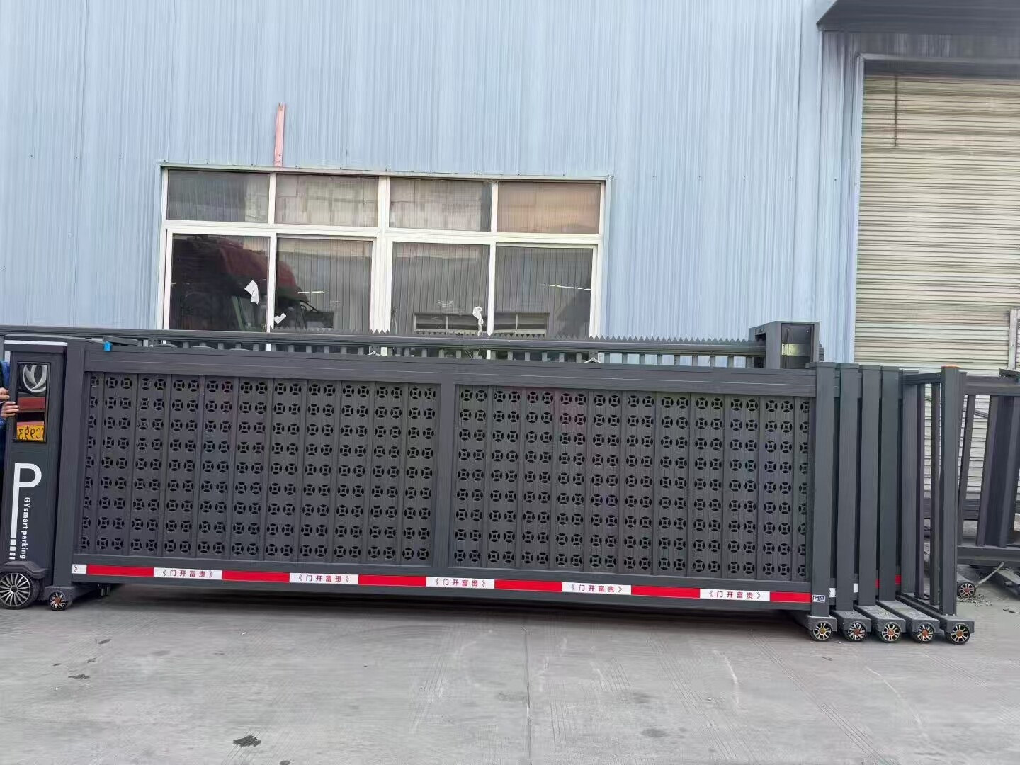 Decorative Custom Gate Pattern - Electric pattern gate for factory residential commercial