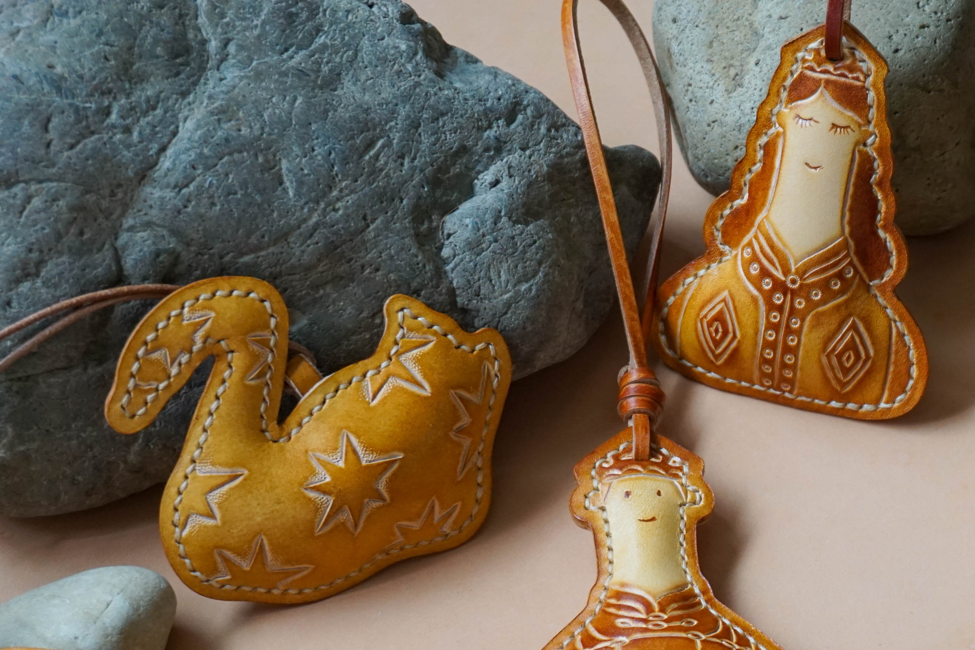 Star Camel Ornament