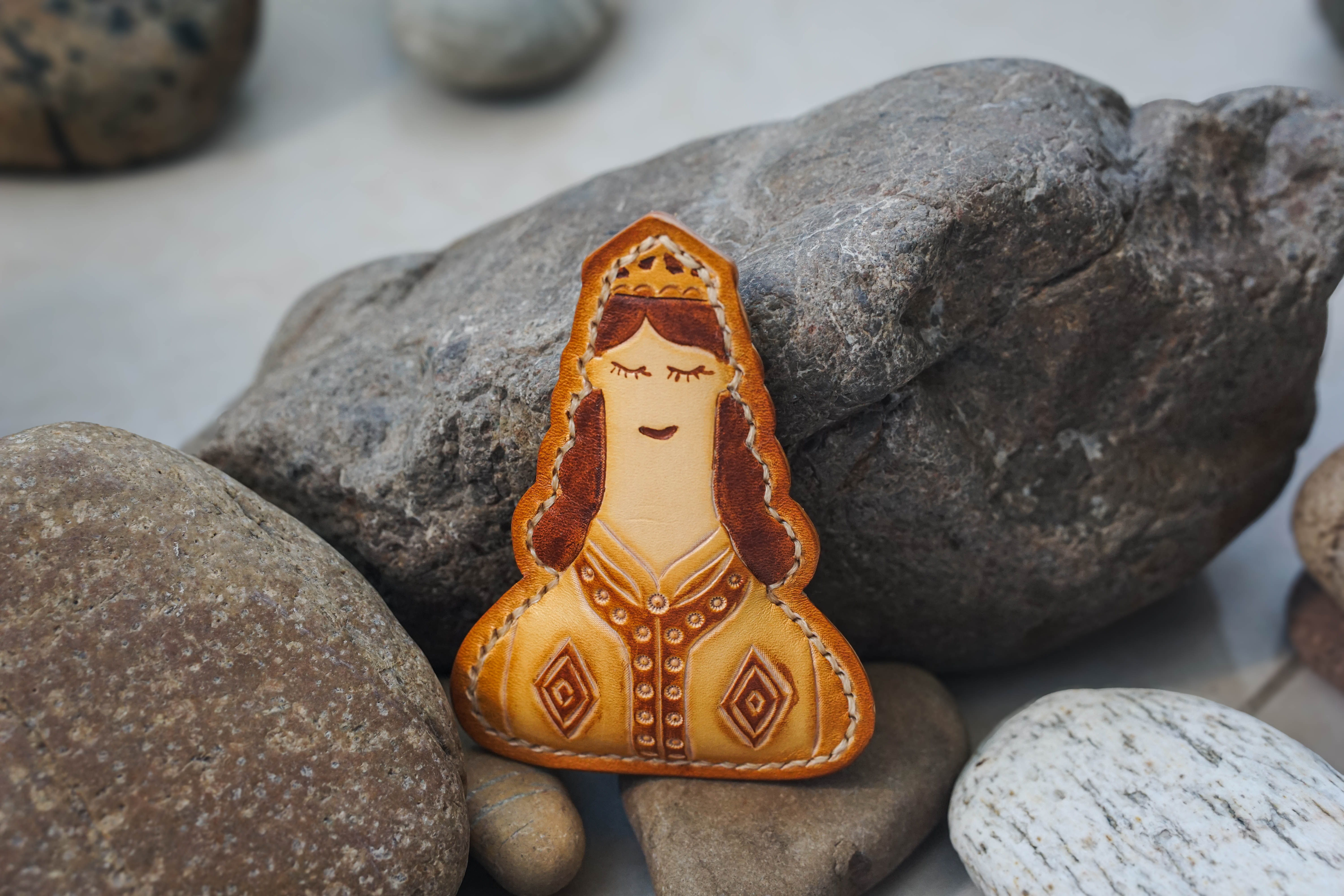 Queen Figure Tag