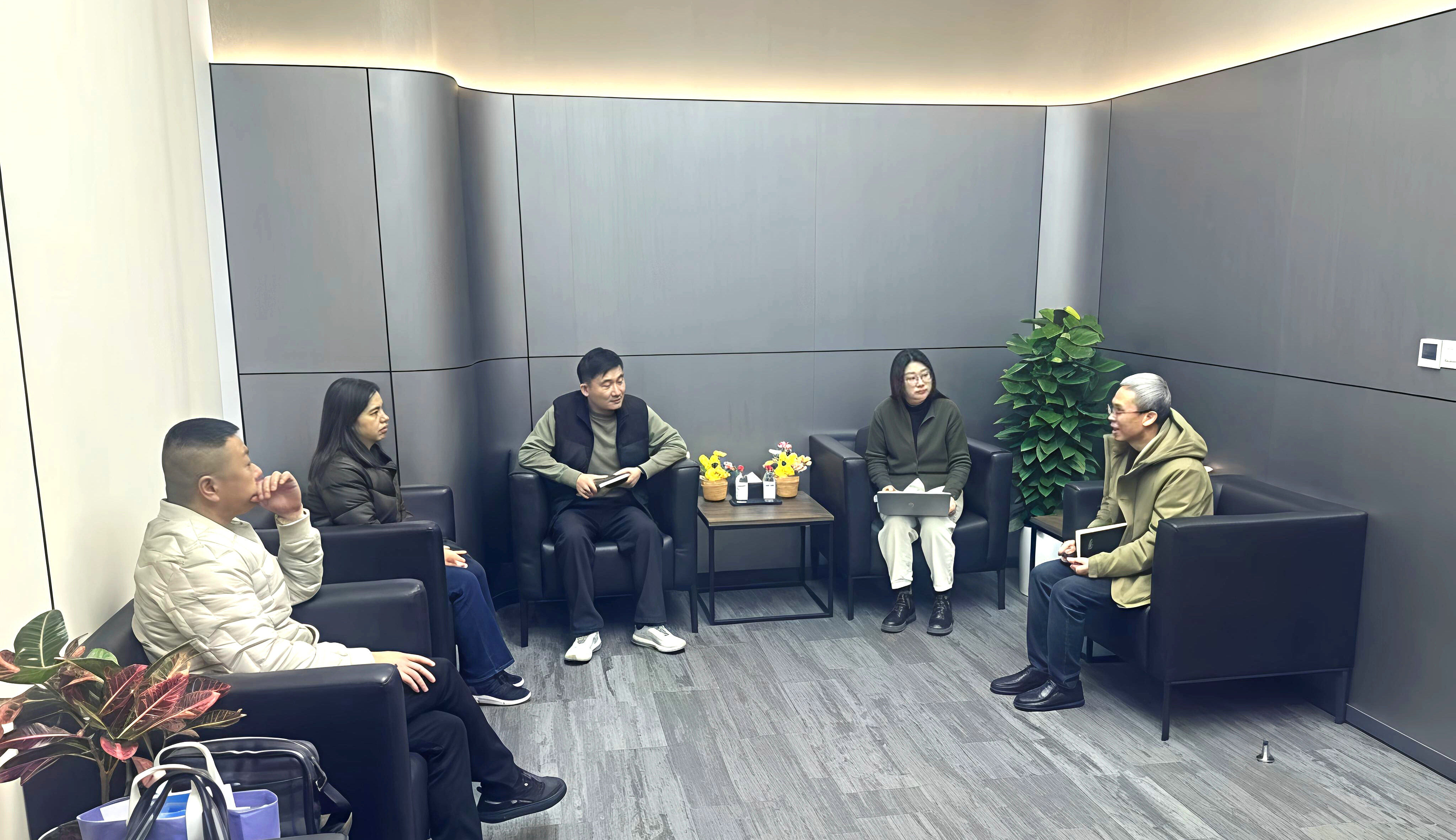 共商开锁行业规范服务 市市场监管局、锁业专委会调研美团上海运营中心