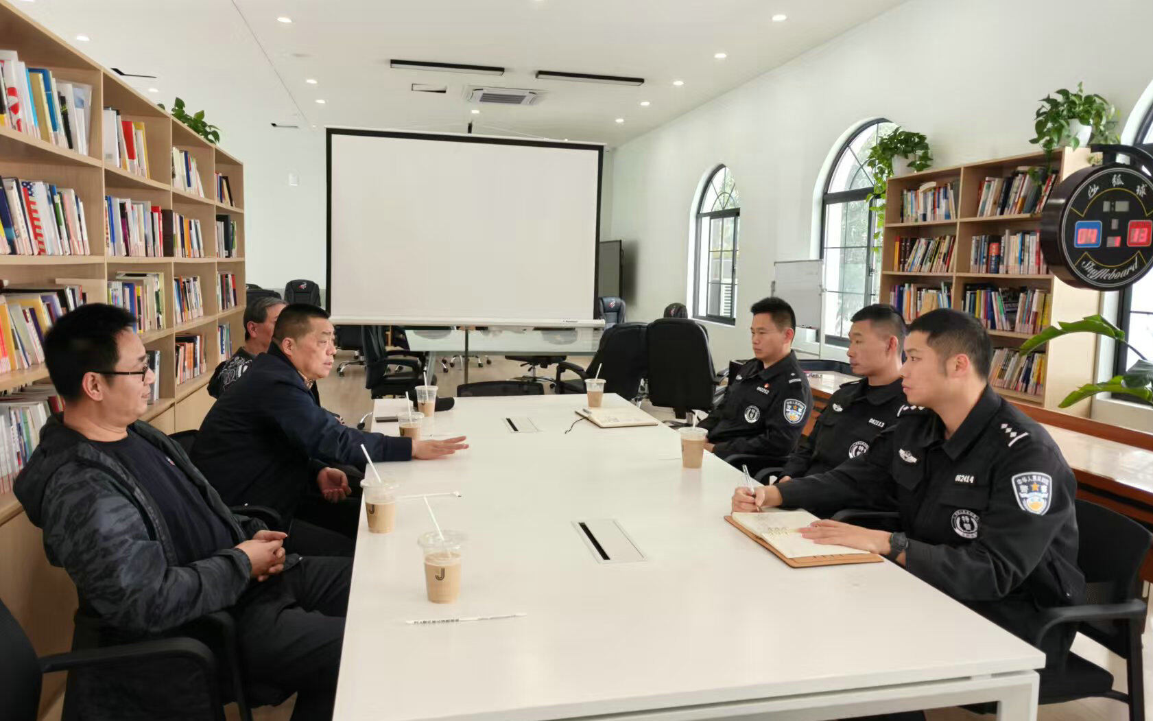 协会锁业专委会领导一行走访上海市公安局特警总队防暴突击支队，深化合作与交流