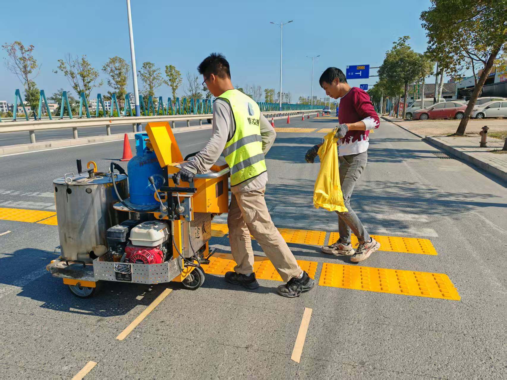 专业道路划线、停车位划线|全城厂区、小区、车库、道路标准化施工
