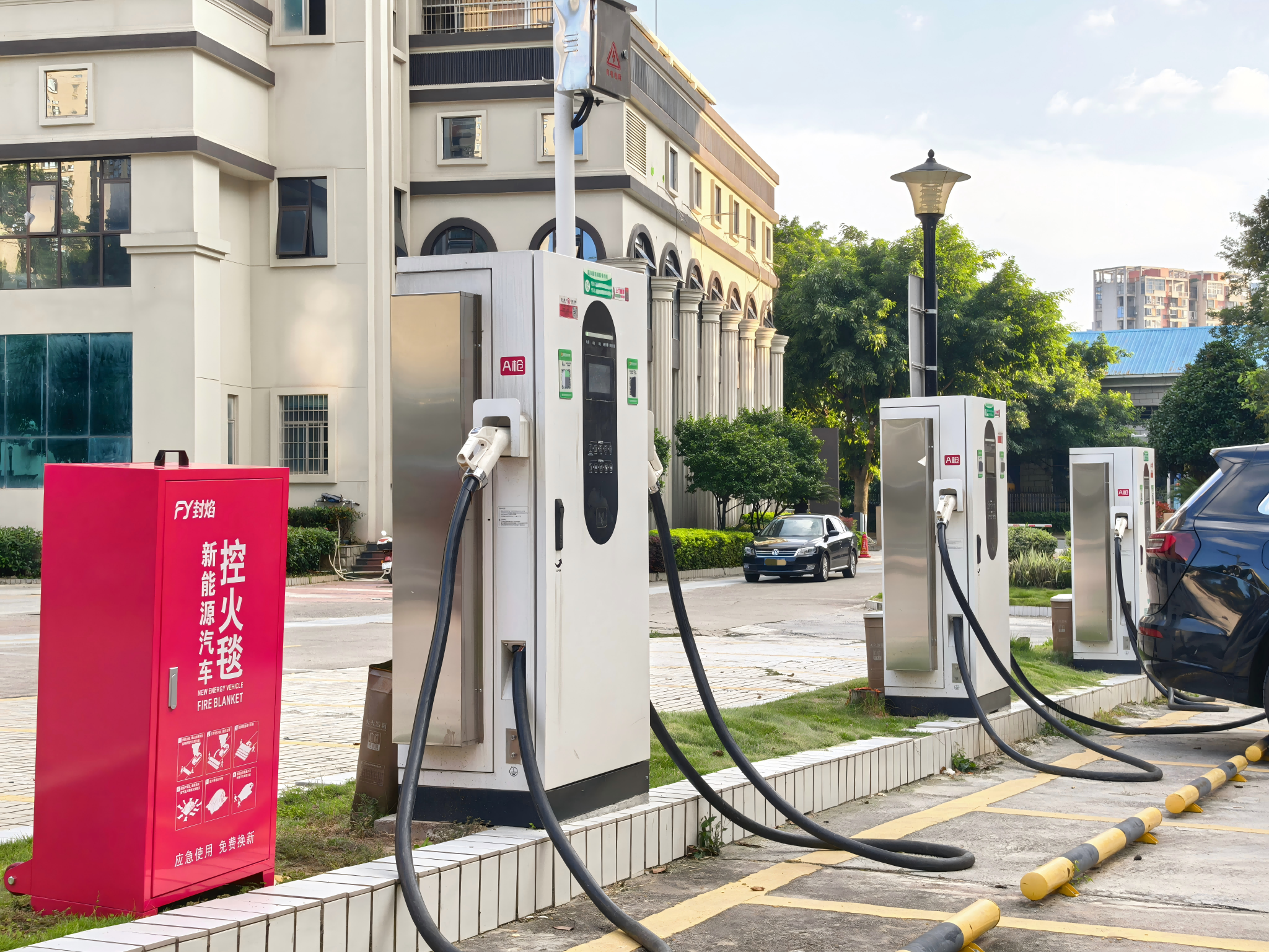 实拍落地应用｜封焰控火毯筑牢充电站、地下车库新能源消防安全防线
