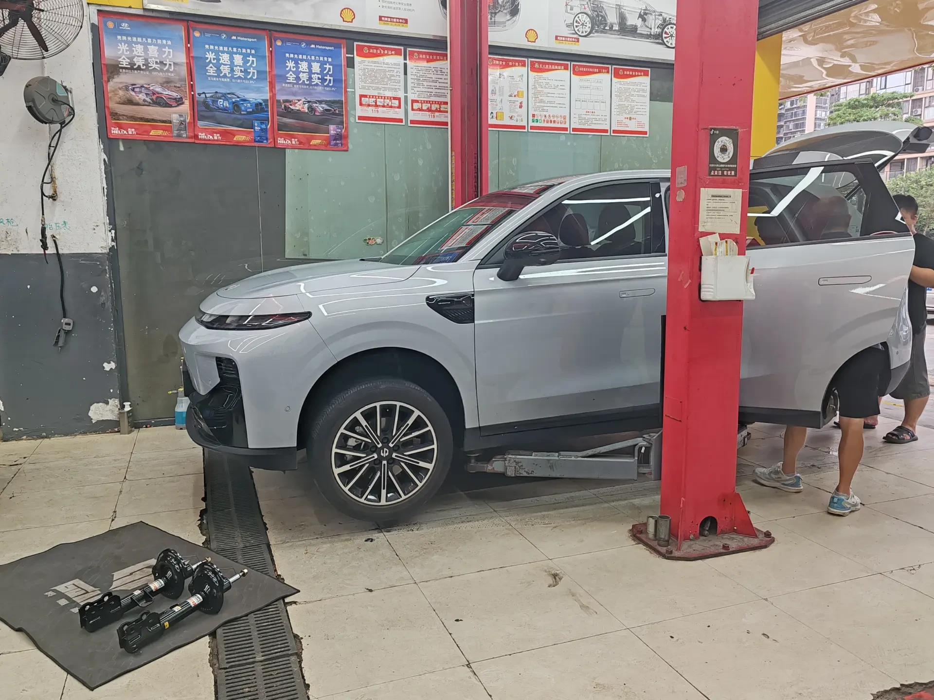 零跑B10后减震升级｜贯福减震实车改装案例，改善车尾抛跳，提升底盘质感