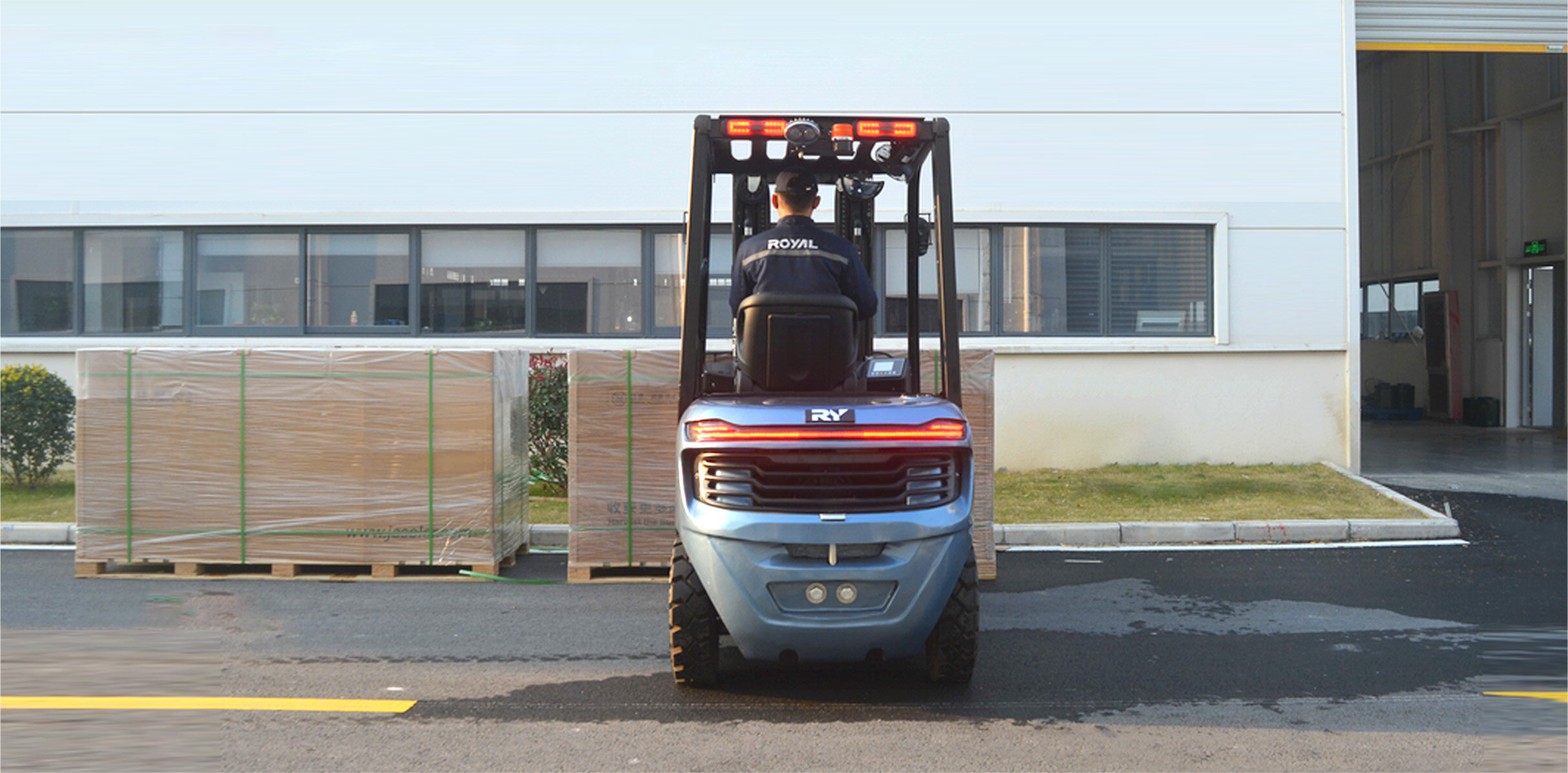 28% gradeability for outdoor operations