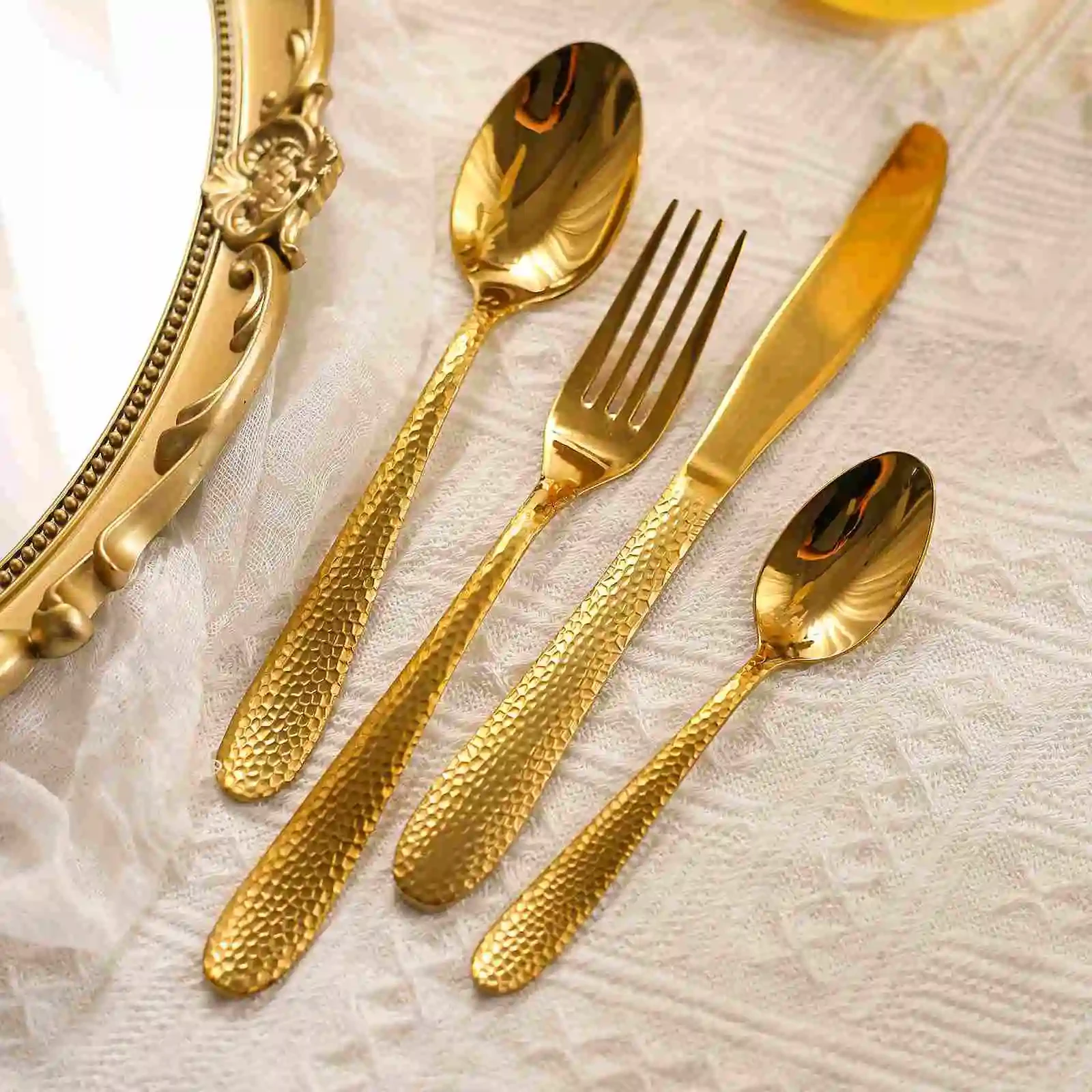 Hammered Curve|Gold