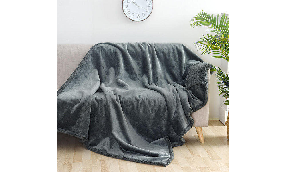 Waterproof Thickened Flannel Pet Blanket