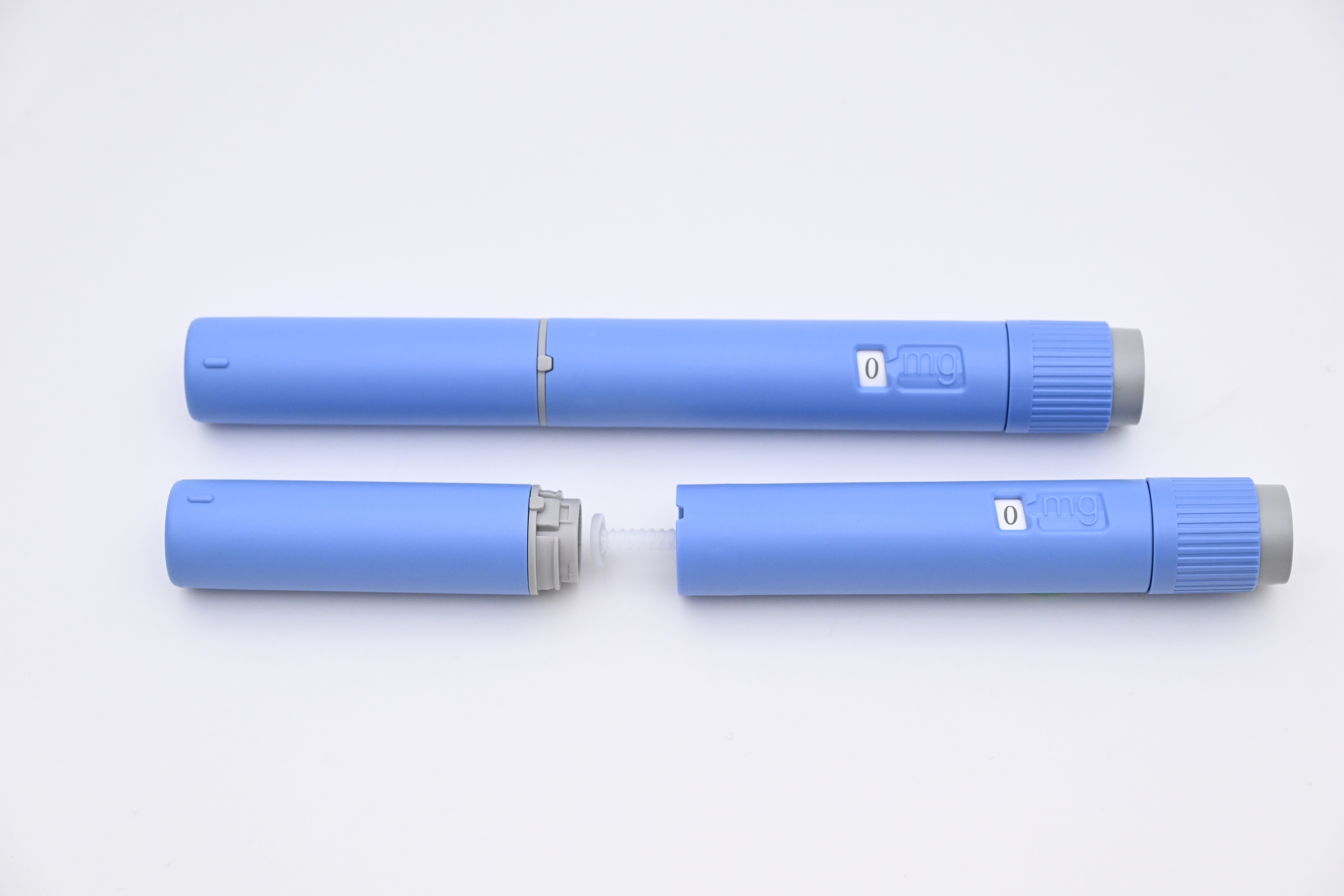 Pen-type injector with energy storage