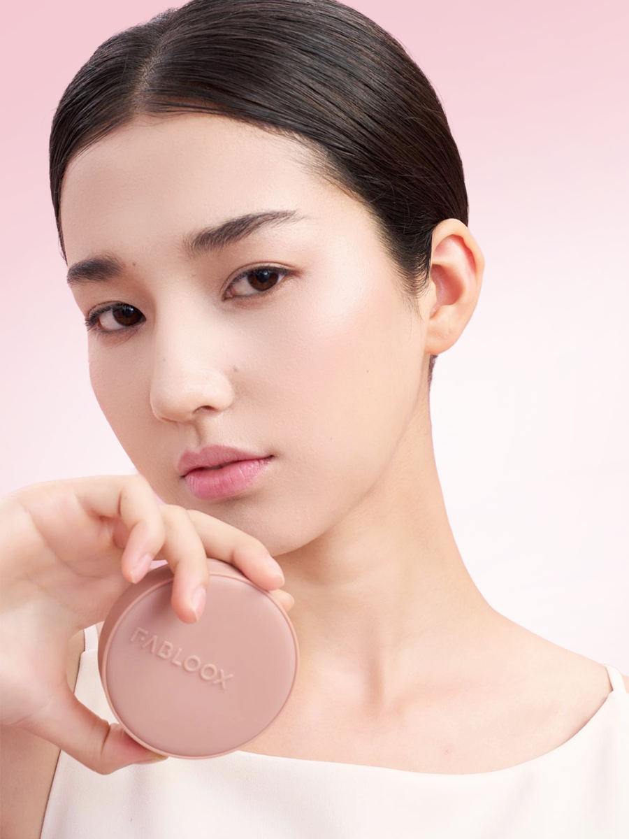 Lightly pat on the makeup leaving it smooth and flawless