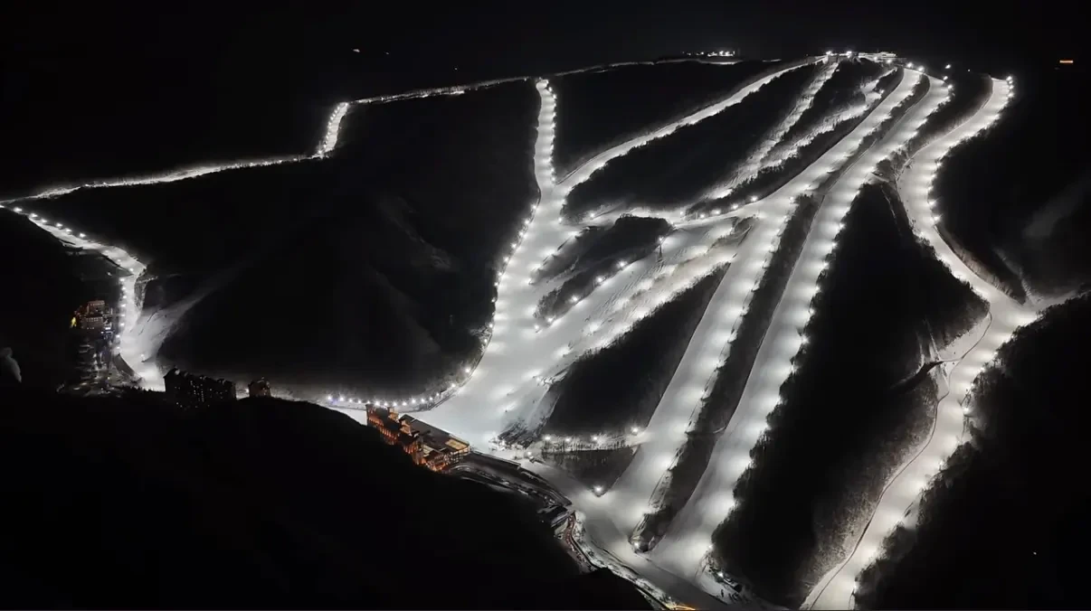 Night skiing on Wanlong's illuminated trails