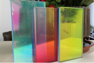 Colored laminated glass