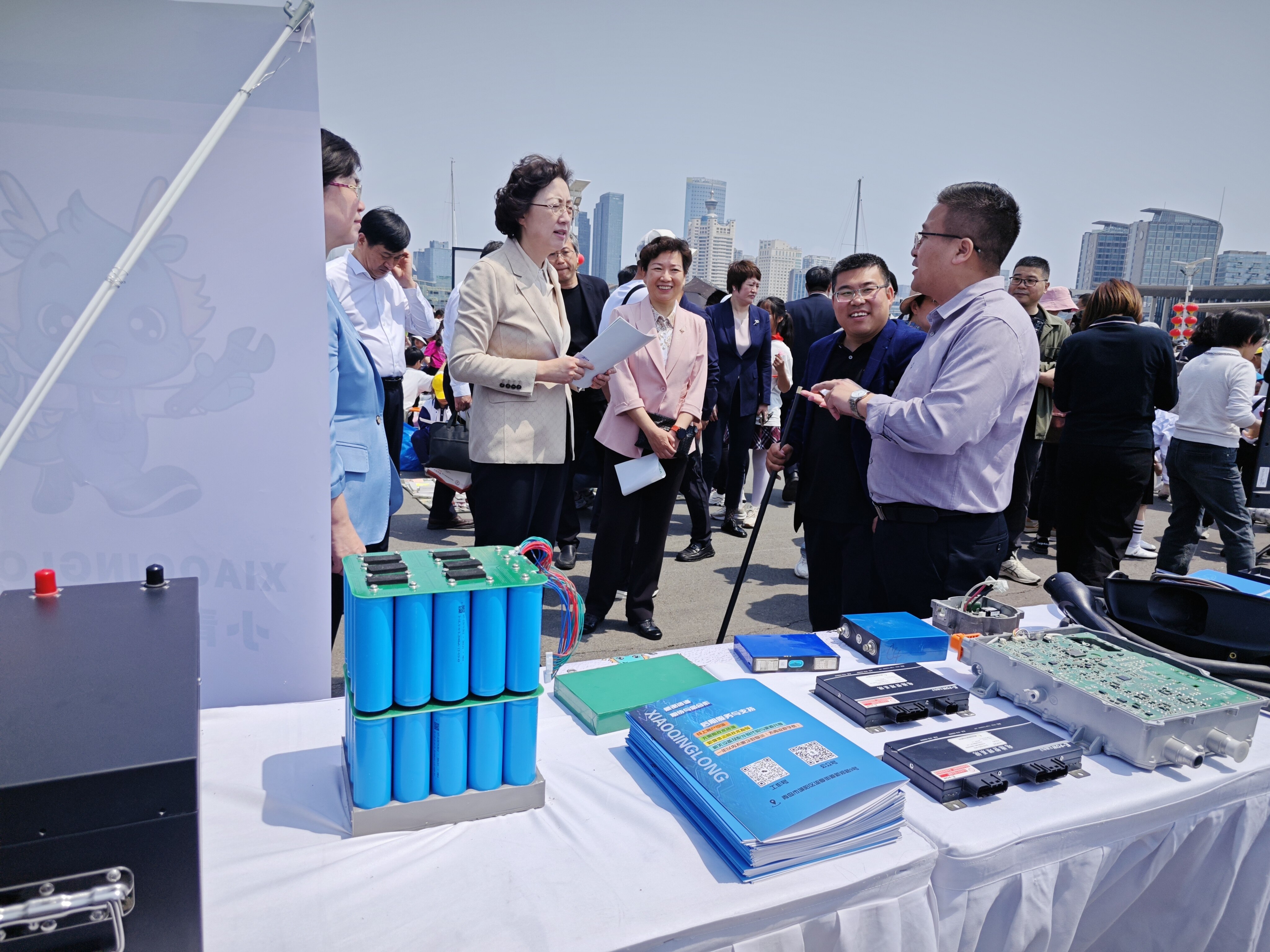 小青龙新能源展台展示核心技术产品