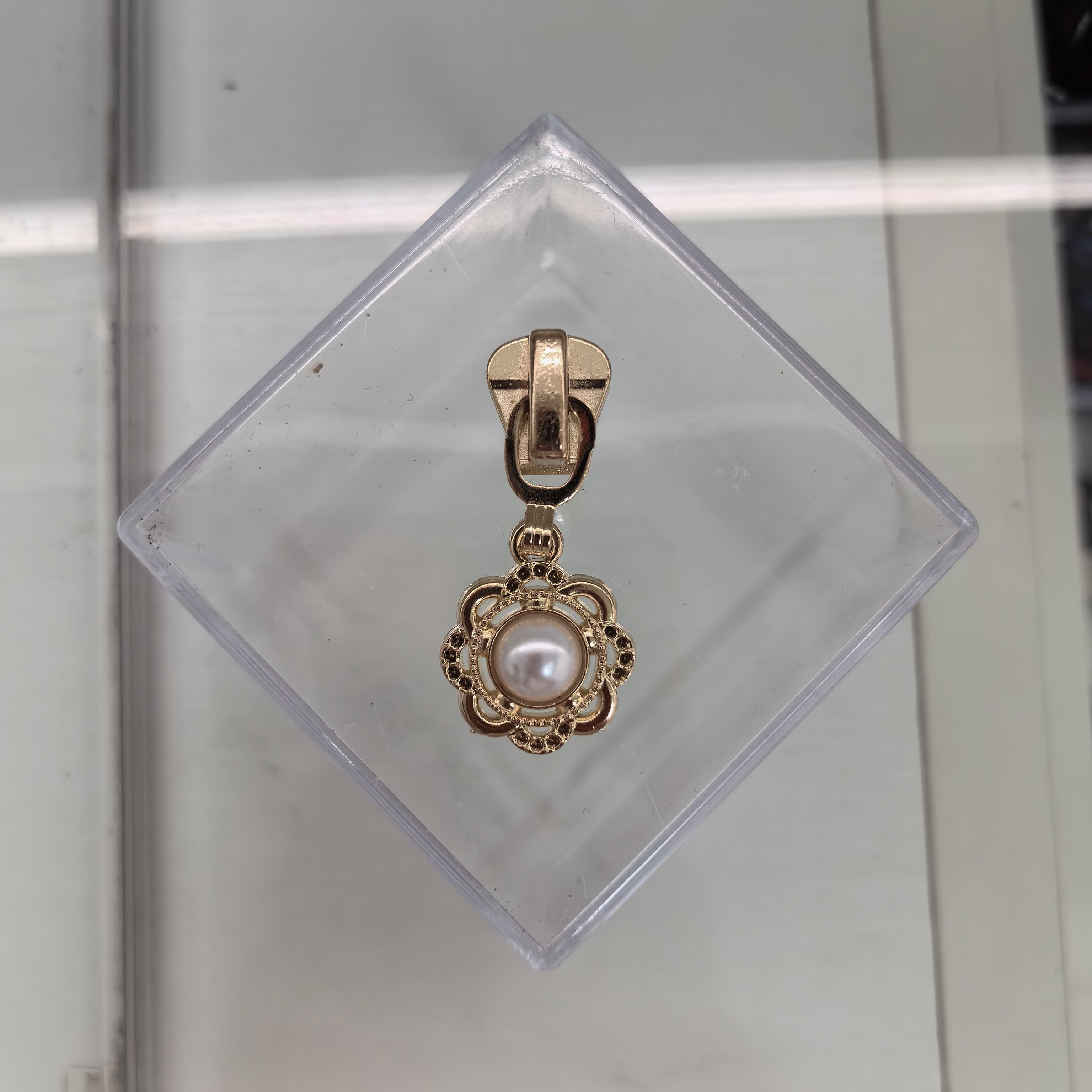 Pearl Flower Pendant Pull Tab