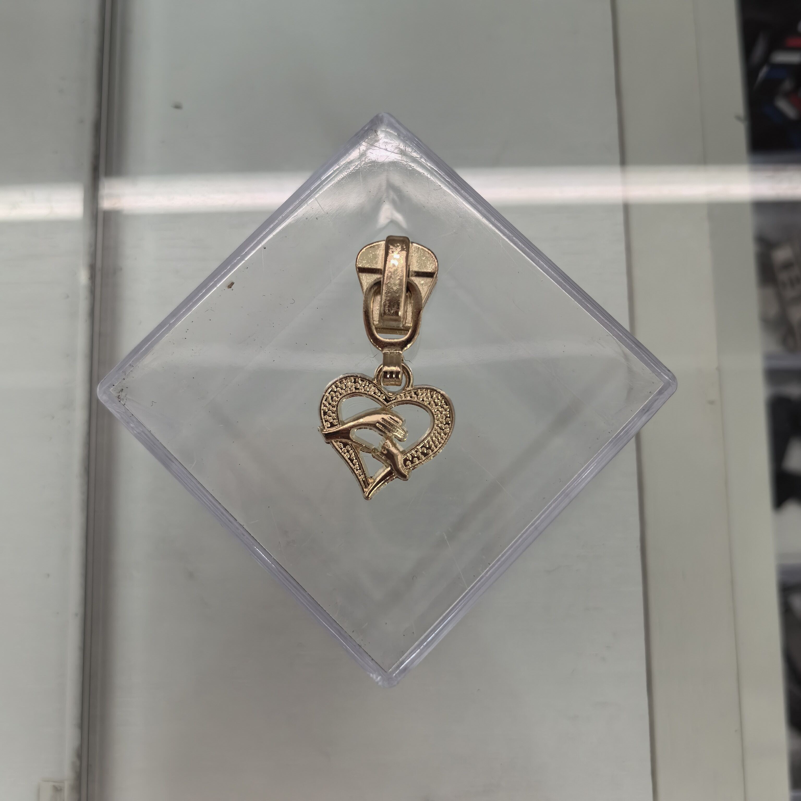 Heart-shaped zipper pull