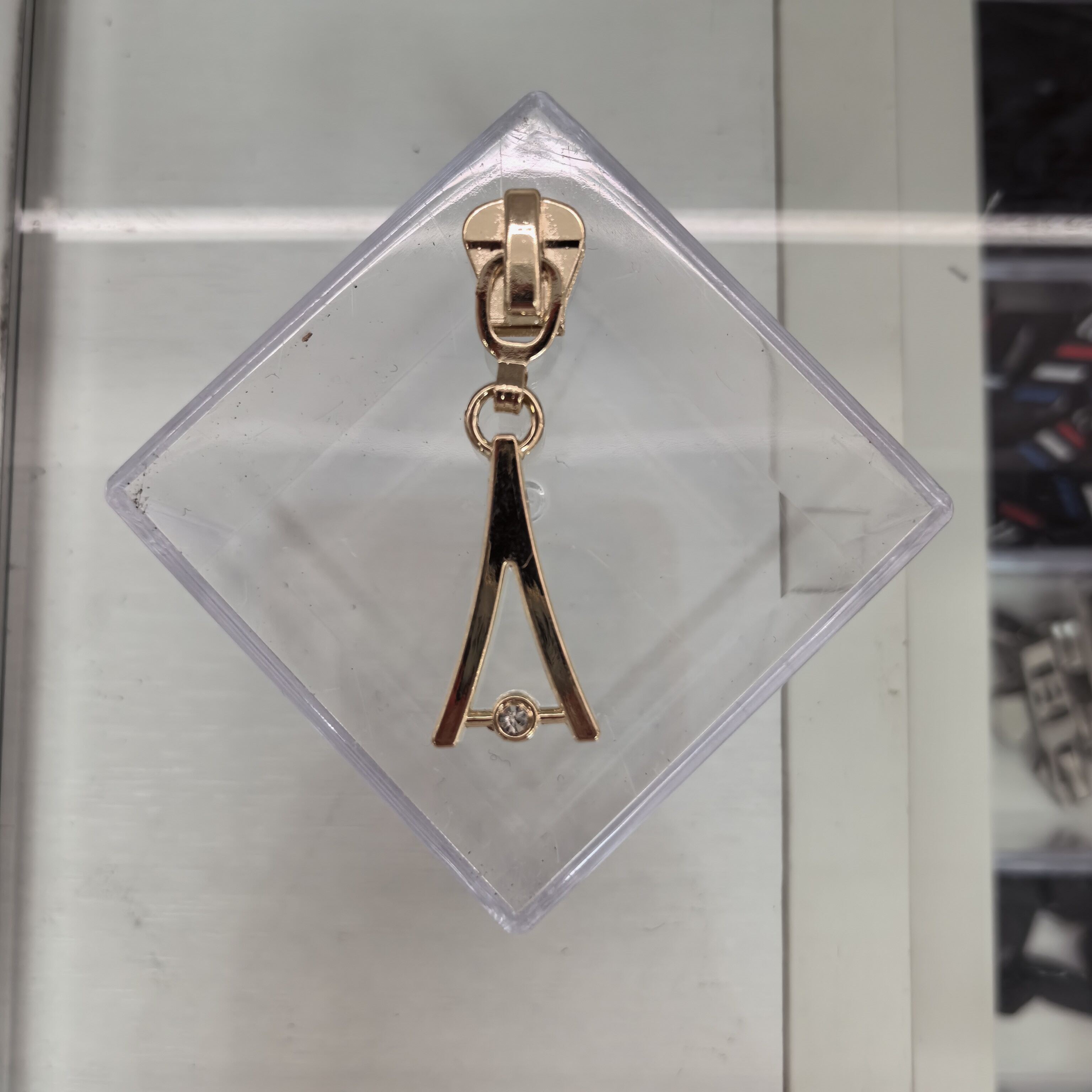 A-shaped pendant pull