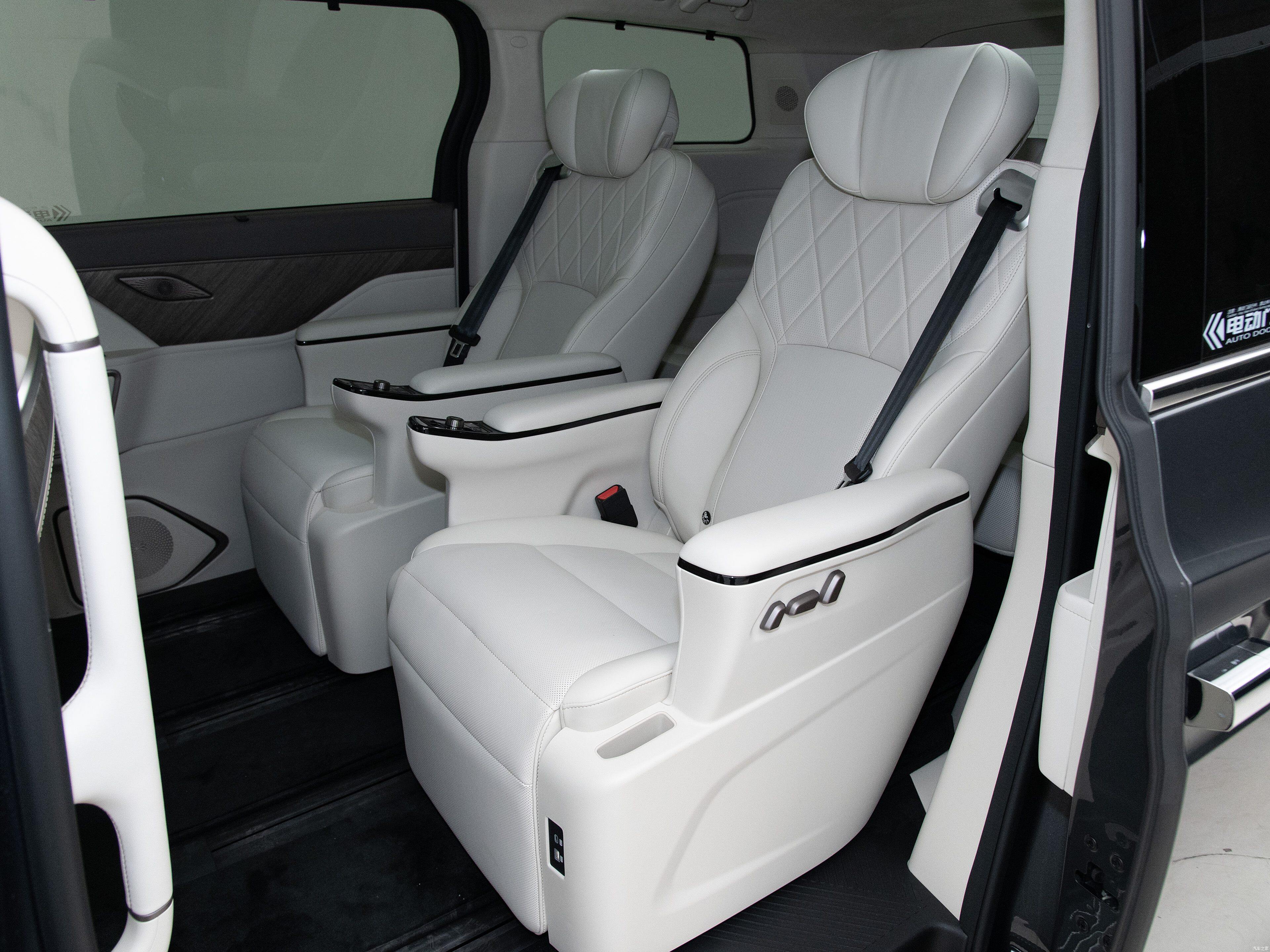 30k Budget: MPV or Large 6-Seater SUV? I Test-Driven Both for My Family of Four
